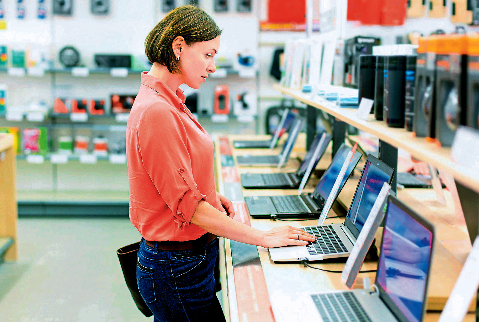 I computer portatili, che includono monitor, tastiera e mouse, possono essere più economici dei computer desktop.