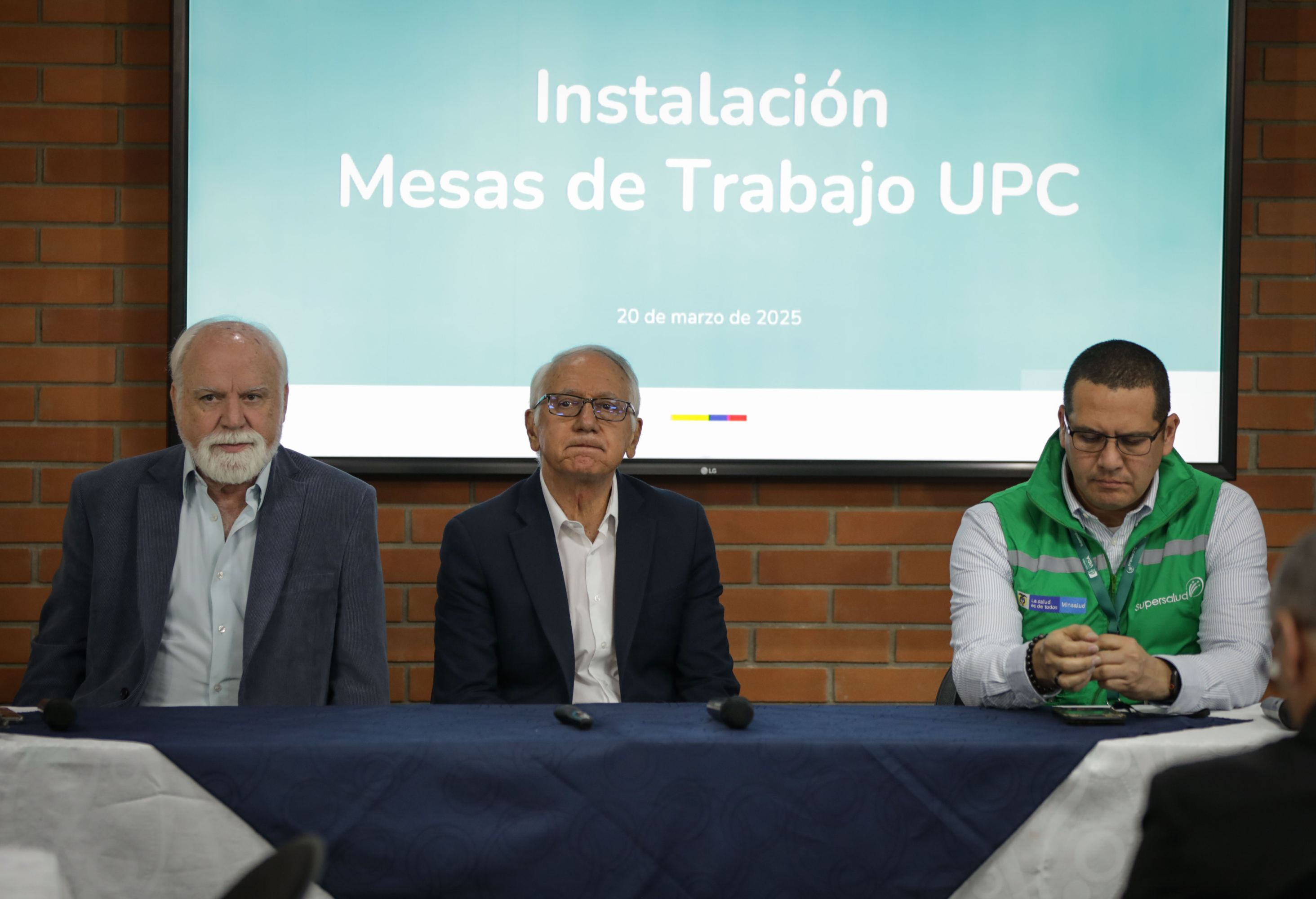 El ministro de salud Guillermo Alfonso Jaramillo en la instalación de la mesa de trabajo UPC