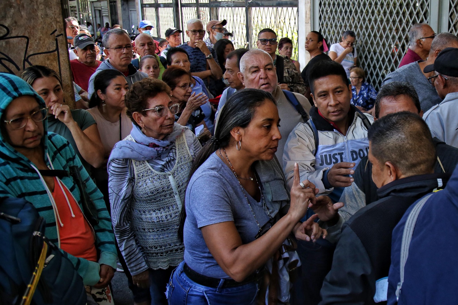 Drama en Cali por reclamo de medicamentos