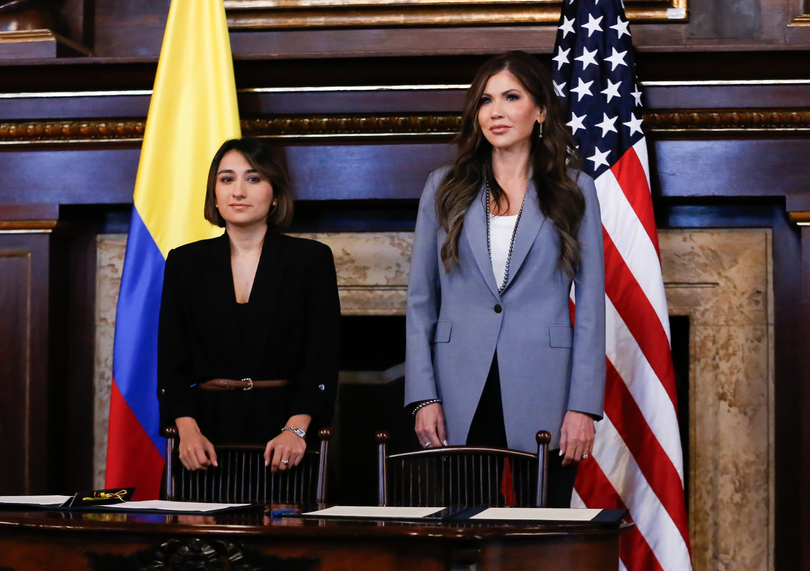 La canciller Laura Sarabia y la secretaria para la Seguridad Interna de EE.UU., Kristi Noem.