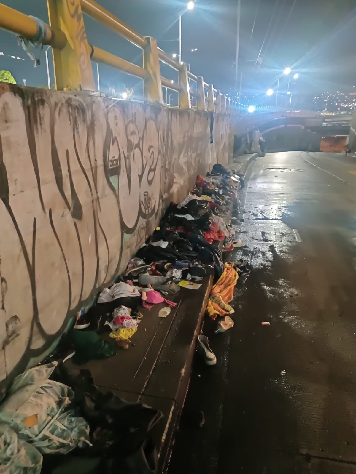La mala disposición de basuras agravó las emergencias por lluvias.