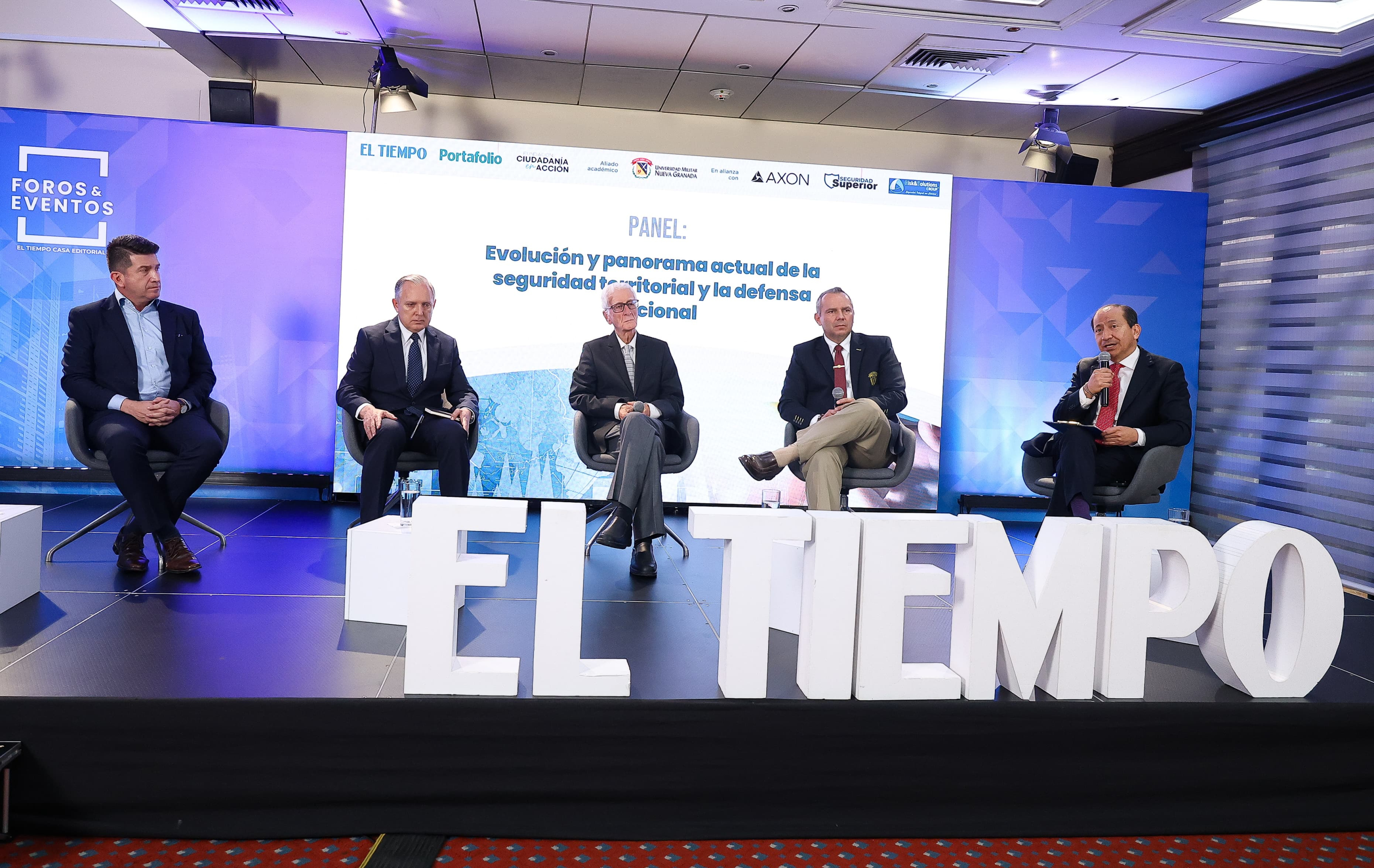 Panel Evolución y panorama actual de la seguridad territorial con Diego Molano, General Alberto José Mejía, Armando Borrero, Javier Alberto Ayala , modera Andrés Mompotes