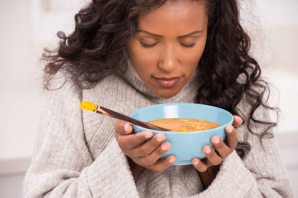 Oler la comida no es suficiente para saber el estado de los alimentos.