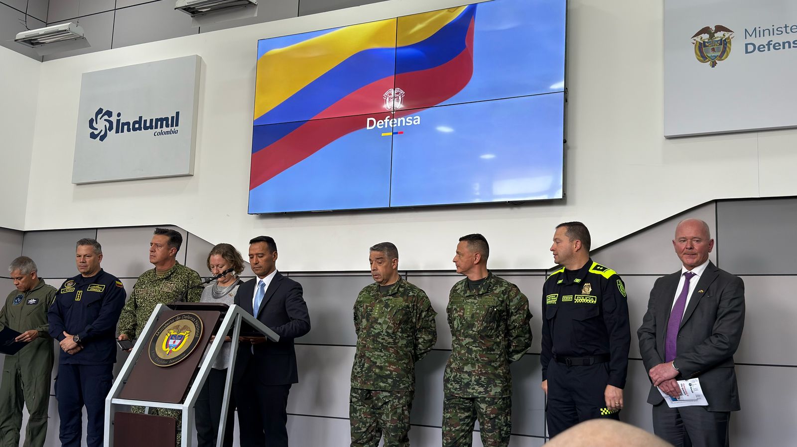 Ministerio de Defensa anuncia compra de aviones suecos.