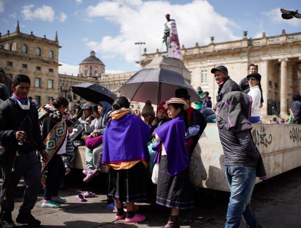 Indígenas en la plaza de Bolívar de Bogotá