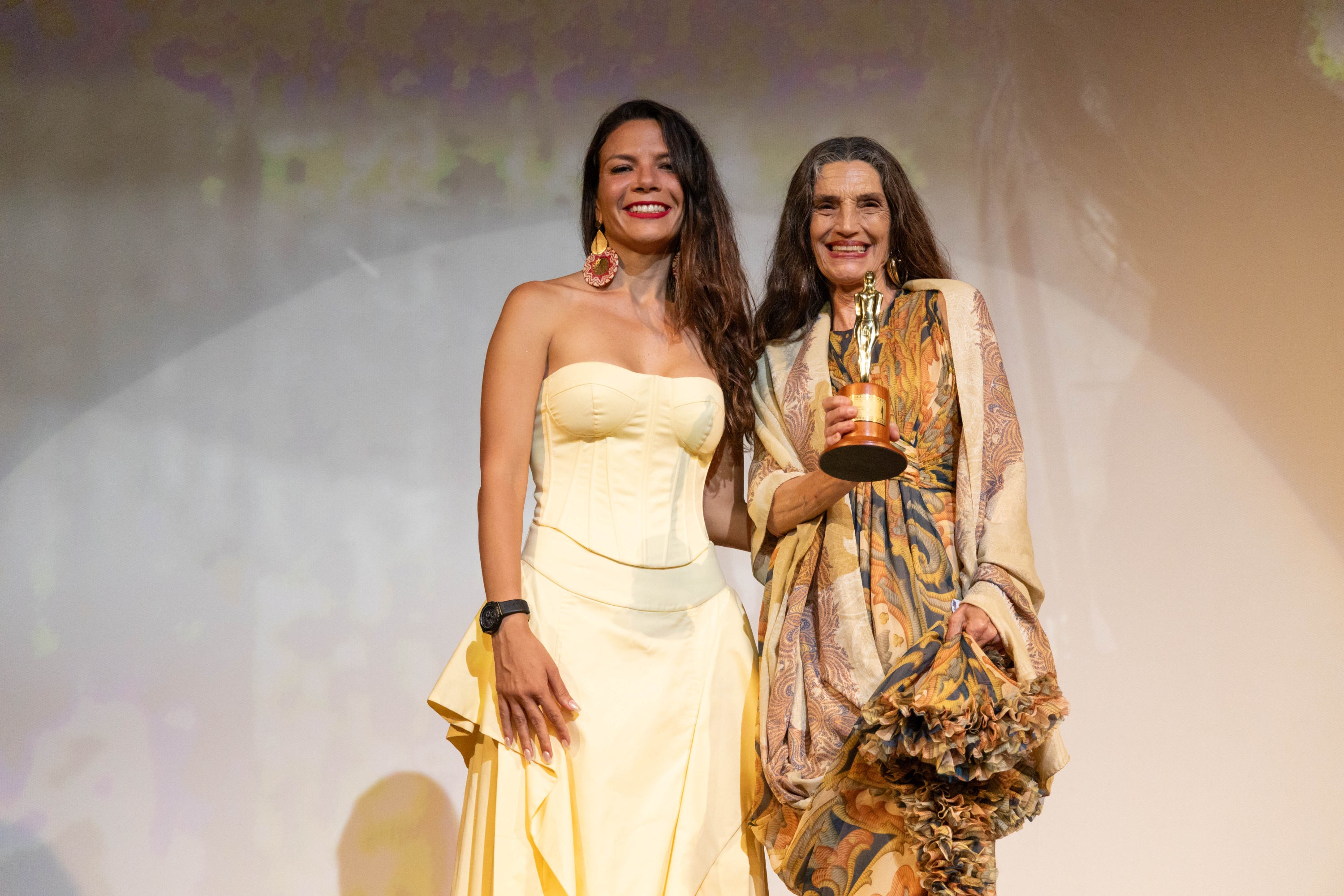 La actriz española Ángela Molina, durante el tributo que se le rindió en el Ficci 64 (2025) en Cartagena.