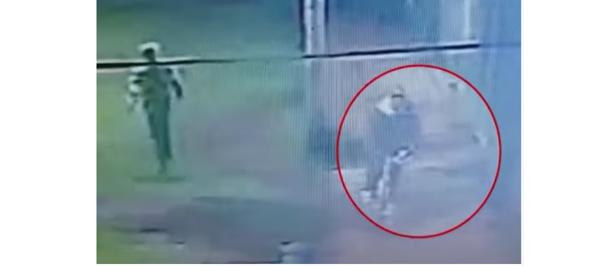 El ataque quedó captado.
