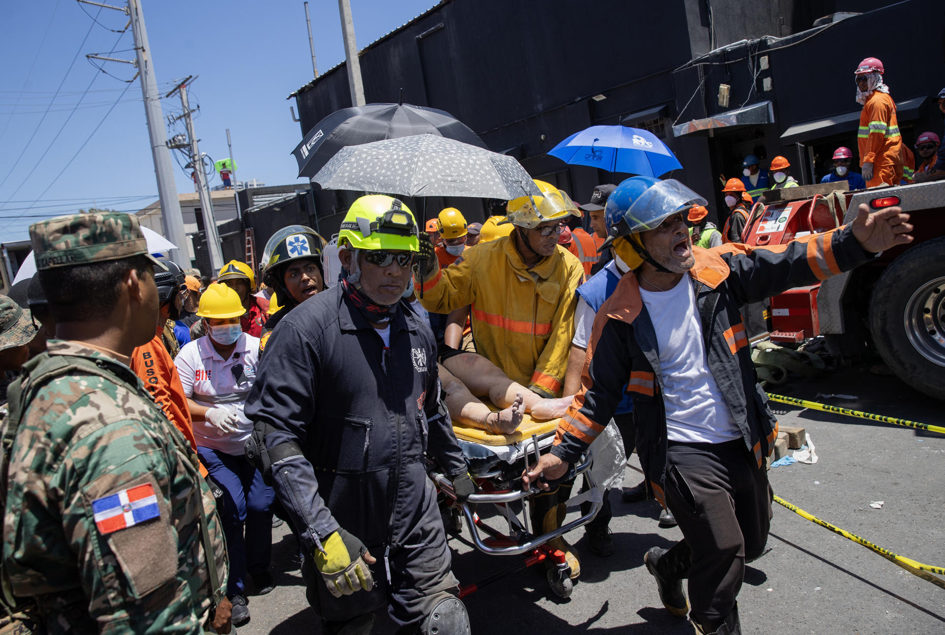 Labores de rescate por colapso del techo de la discoteca Jet Set en Santo Domingo, República Dominicana.