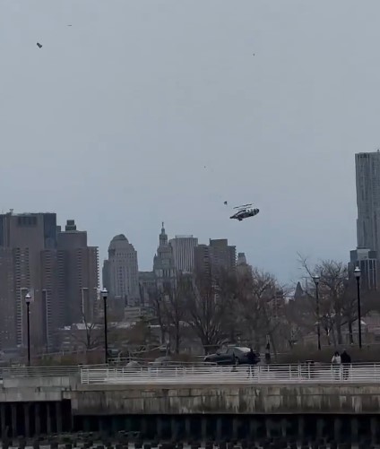 El helicóptero se precipitó a las frías aguas del río Hudson.