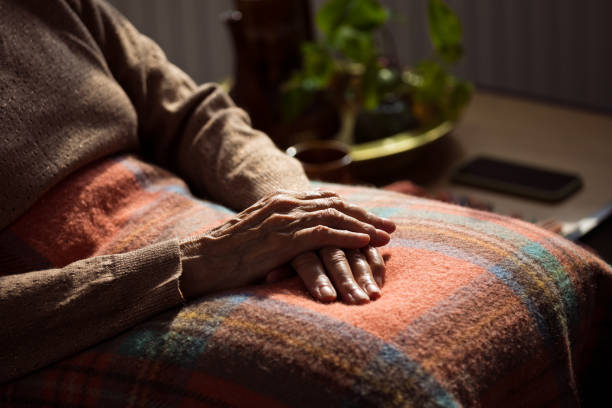 Pareja es detenida en España por estafar a un anciano y enviar su dinero a Colombia
