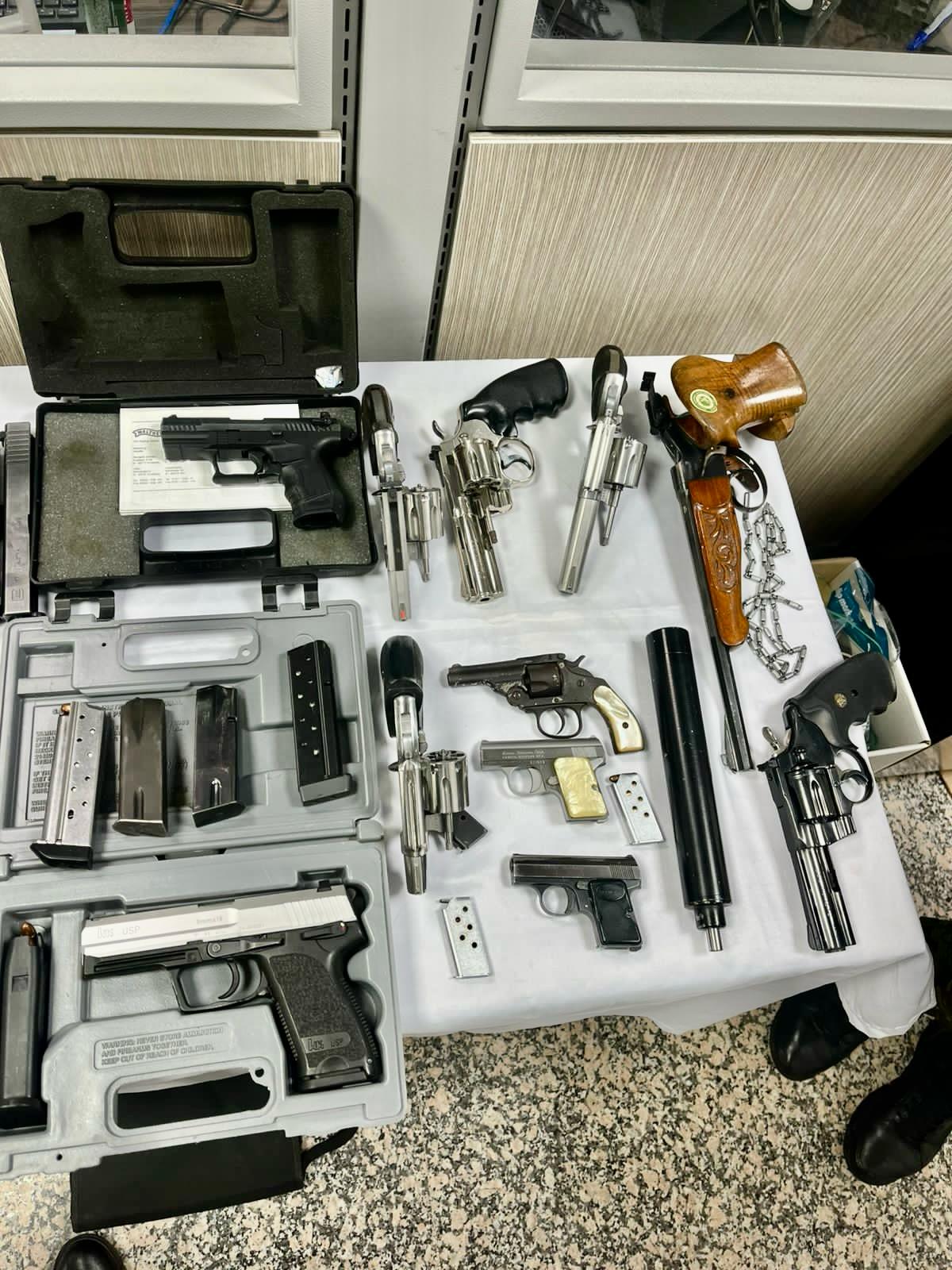 Había armas de todos los calibres.