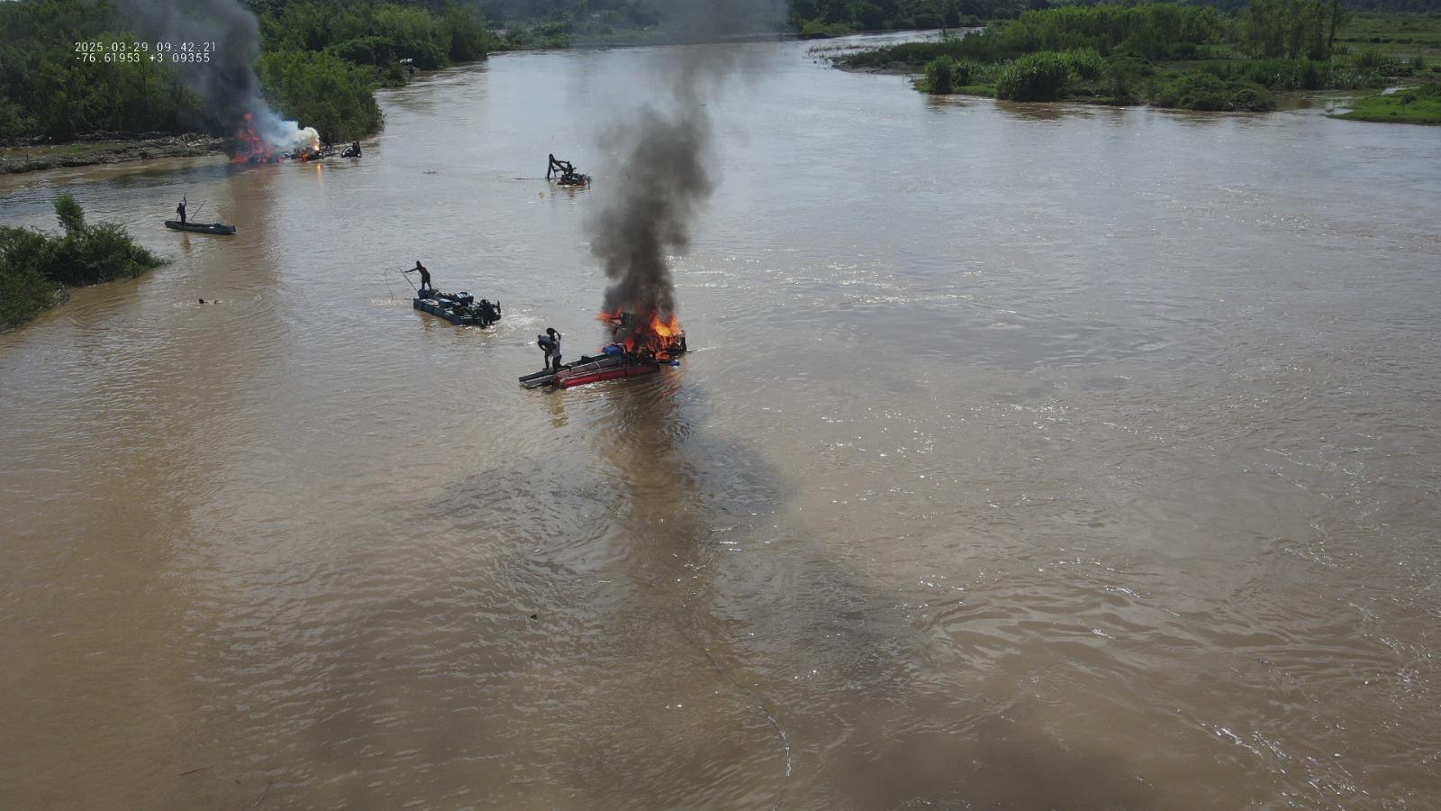 Las disidencias de las Farc, el Eln, el ‘clan del Golfo’ y grupos de delincuencia son actores en la cadena de explotación.