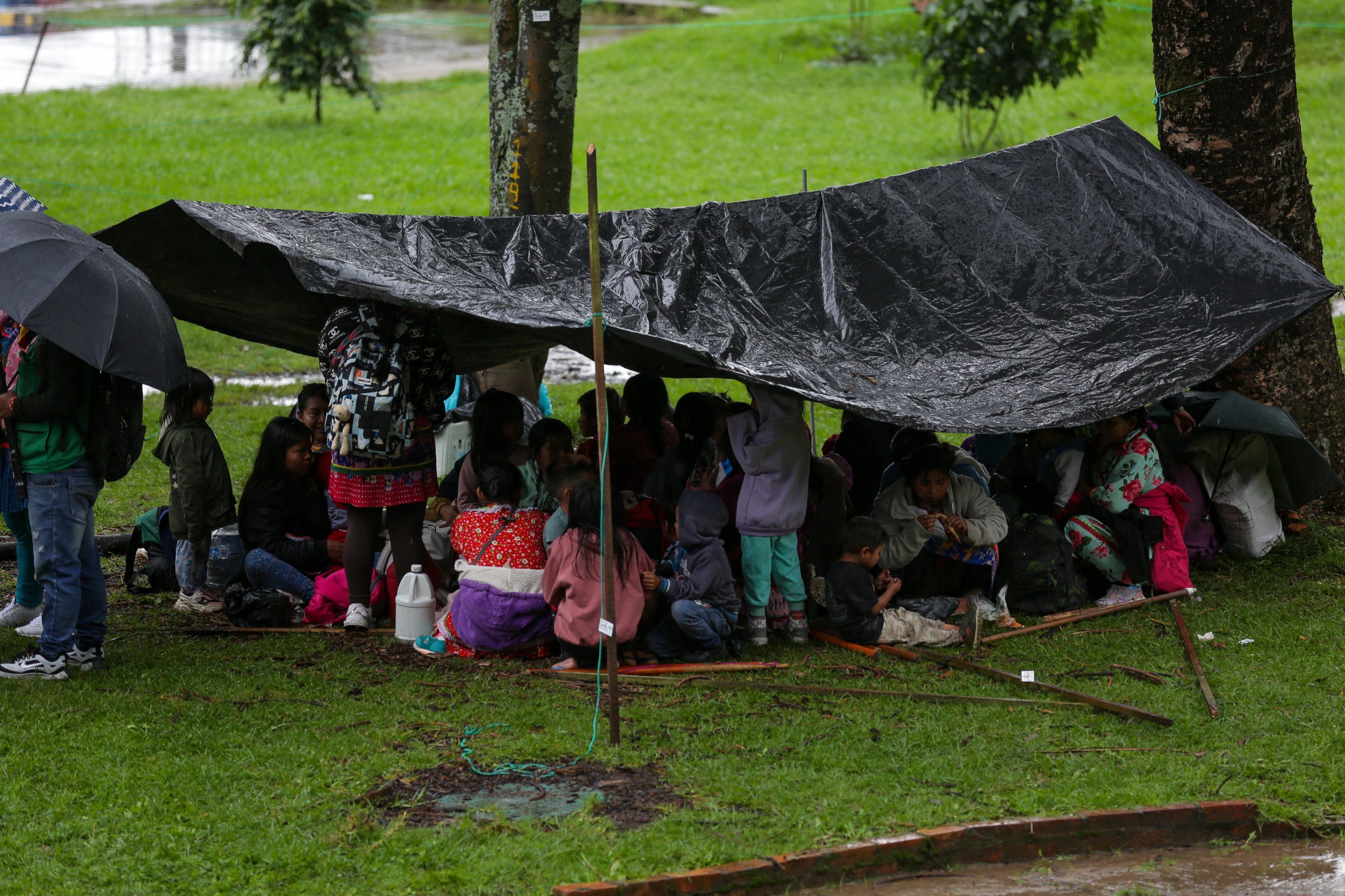 Madres y Niños Estuvieron Resguardándosa de las Lluvias en Los Cambuches del Parque Nacional.