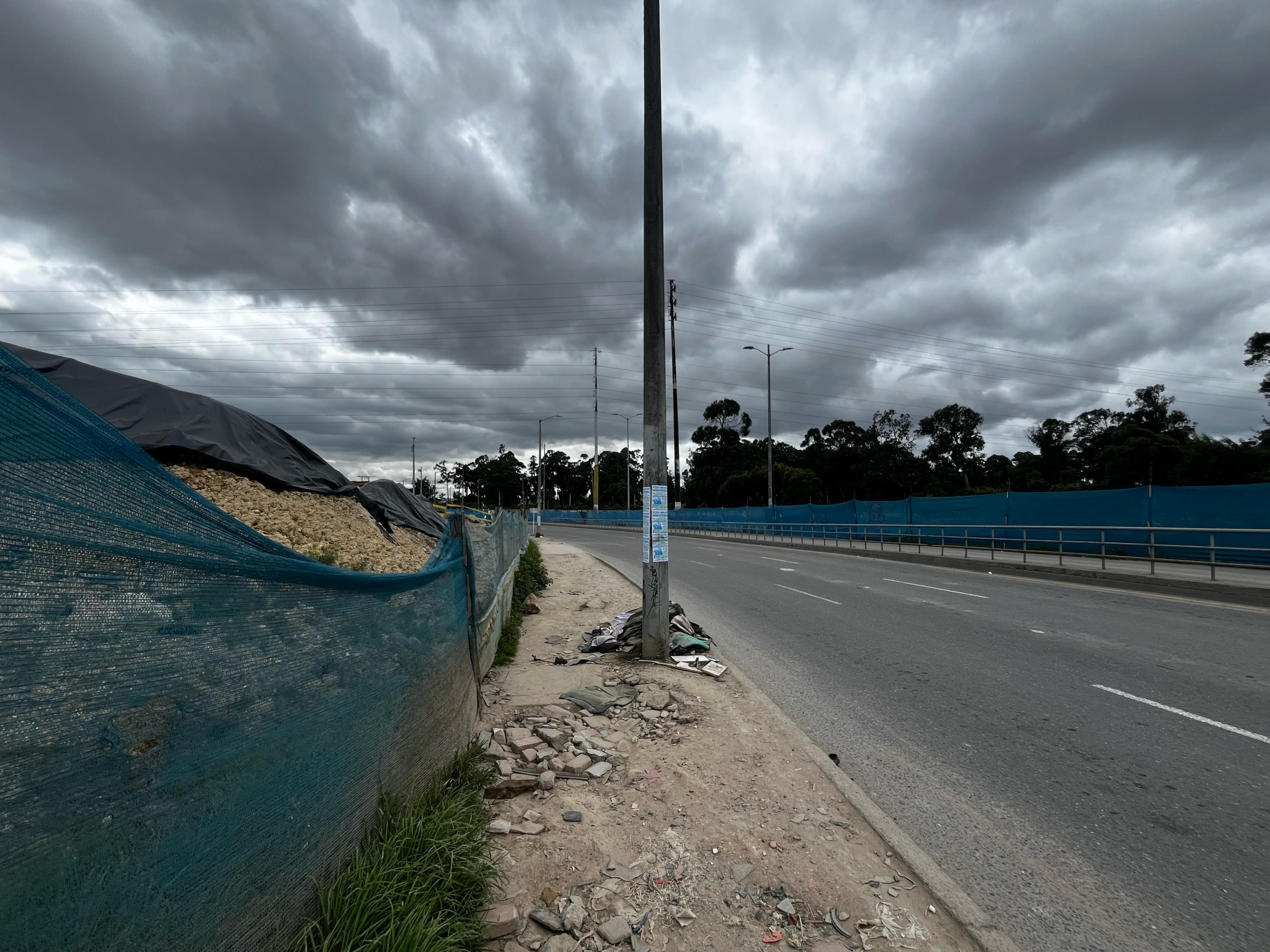 Los líos que causa el atraso en siete puentes en Bosa
