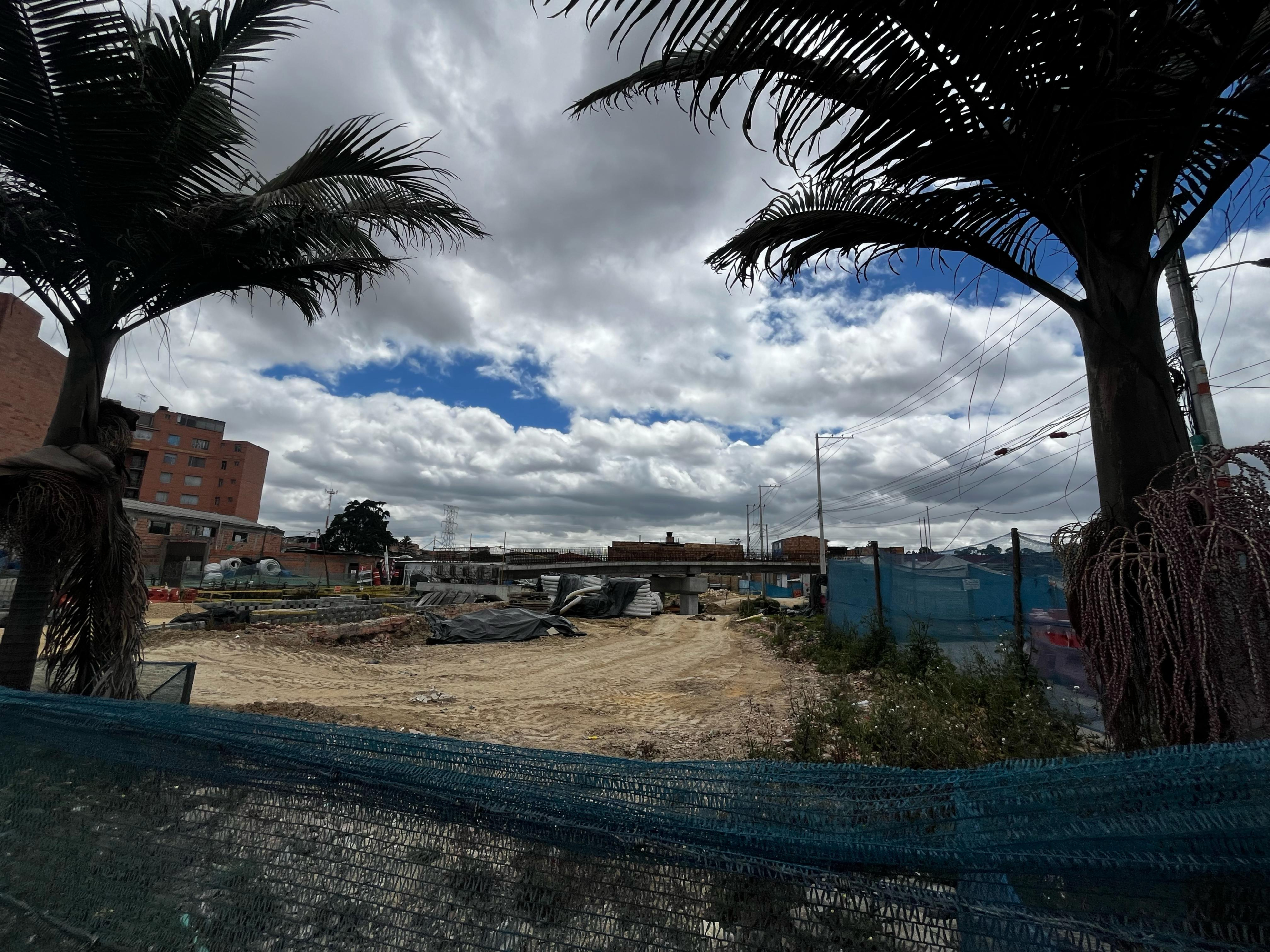 Los líos que causa el atraso en siete puentes en Bosa