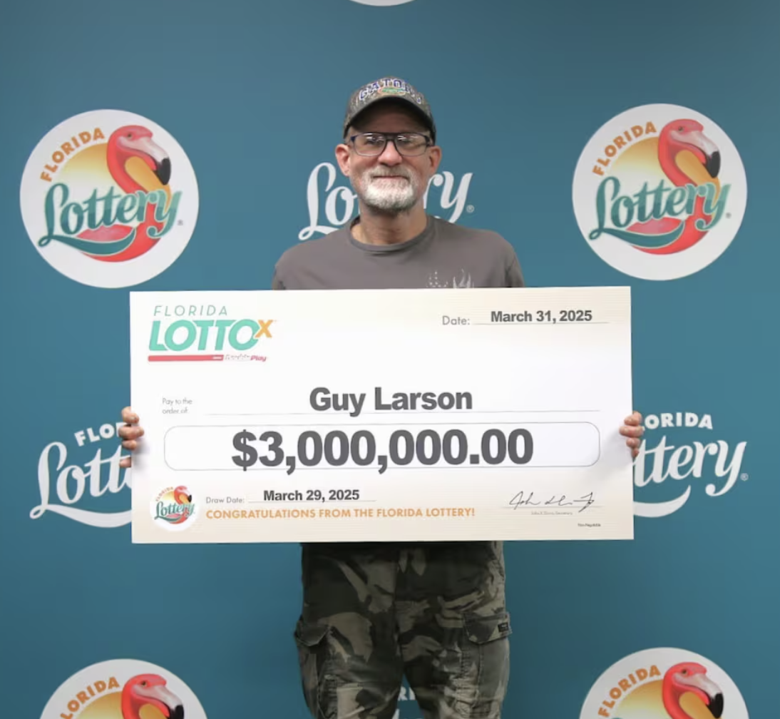 El hombre ganó el premio mayor de 3 millones de dólares.