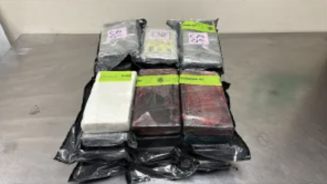 Los agentes encontrar un importante cargamento de cocaína.
