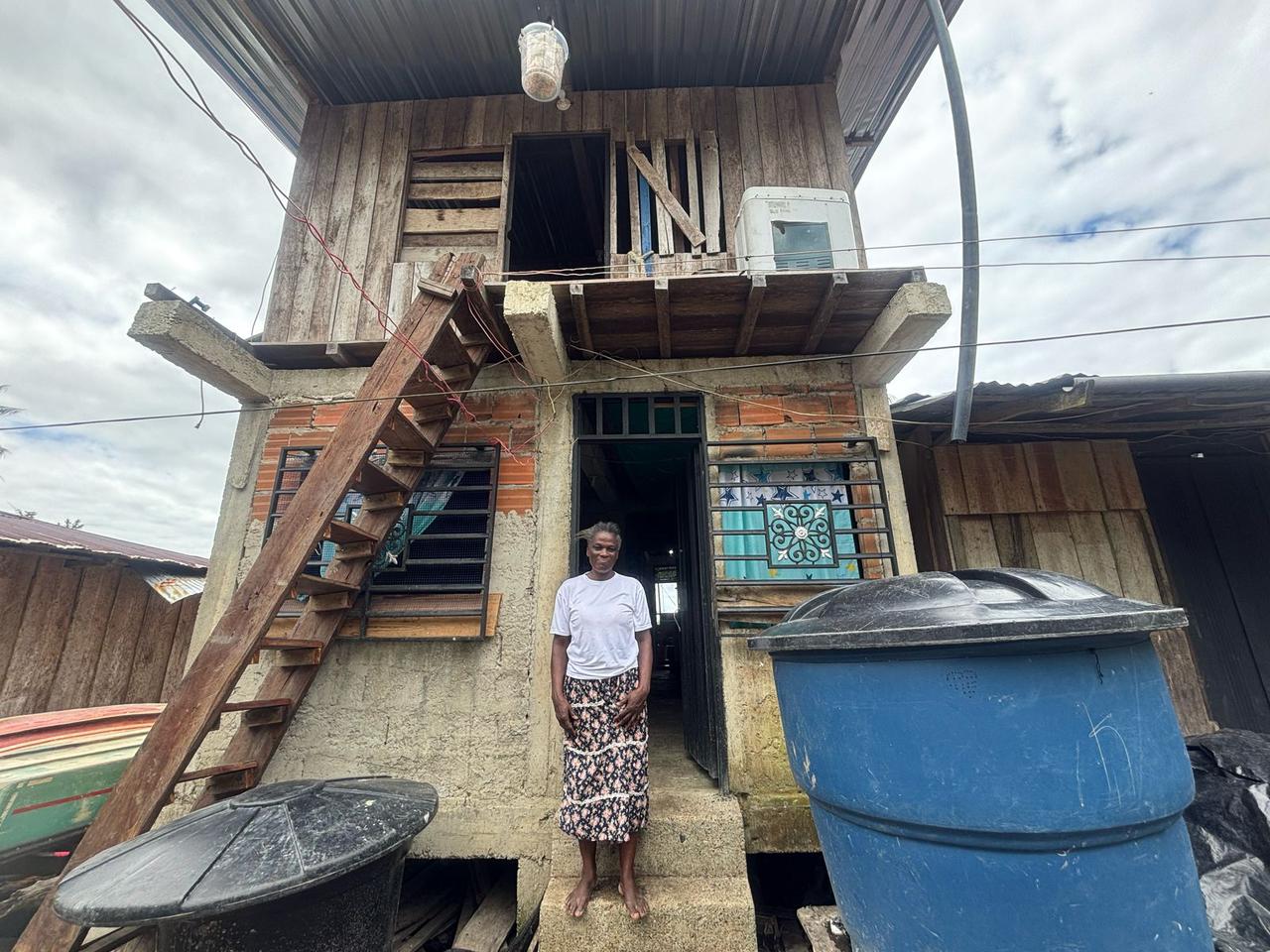 Cada día, Bercy regresa pasadas las ocho de la mañana con camarones, jaibas y pescados que venderá en el mercado local