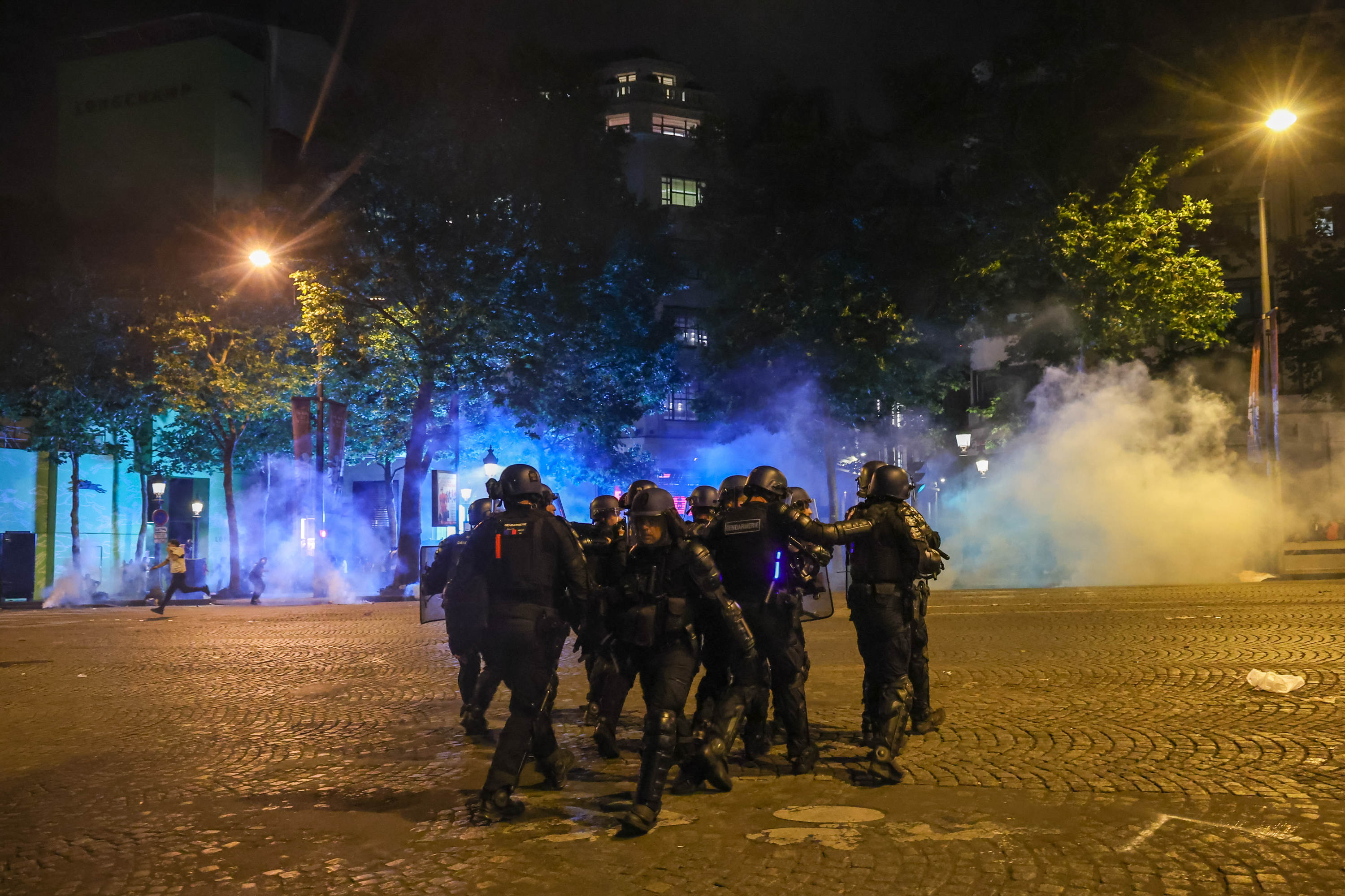 Por las celebraciones de la victoria del club PSG se registraron dos muertes y 200 heridos en Francia