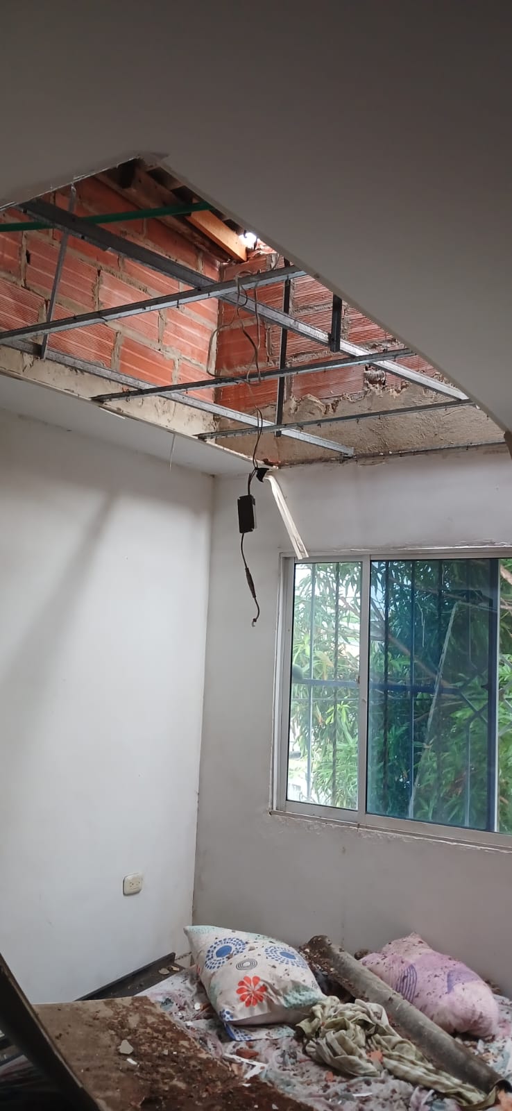 Vendaval deja varias viviendas destechadas en Barranquilla.