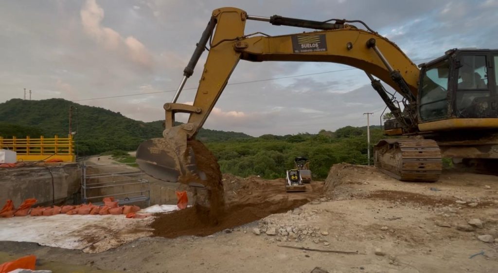 Habilitan Puente Juan de Acosta.