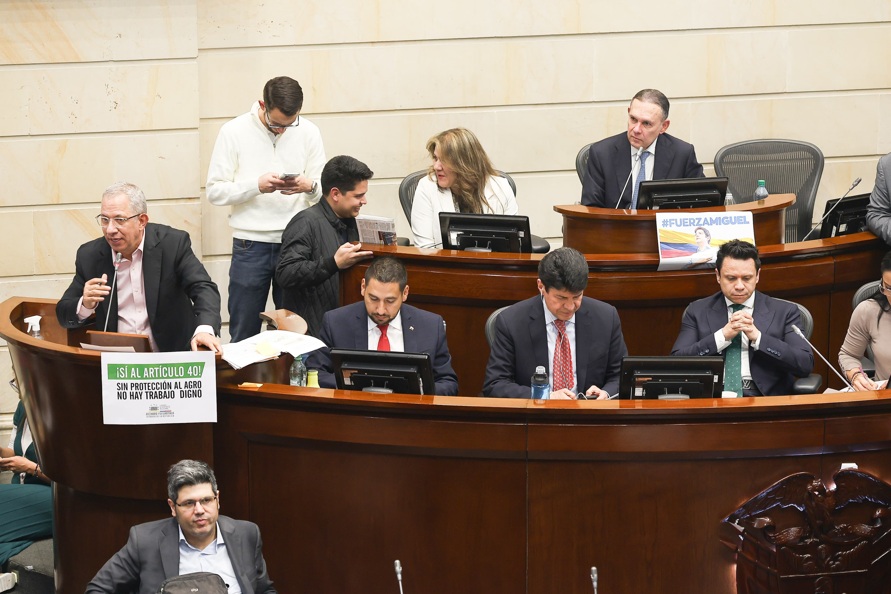 Mesa directiva del Senado durante el debate de la reforma laboral