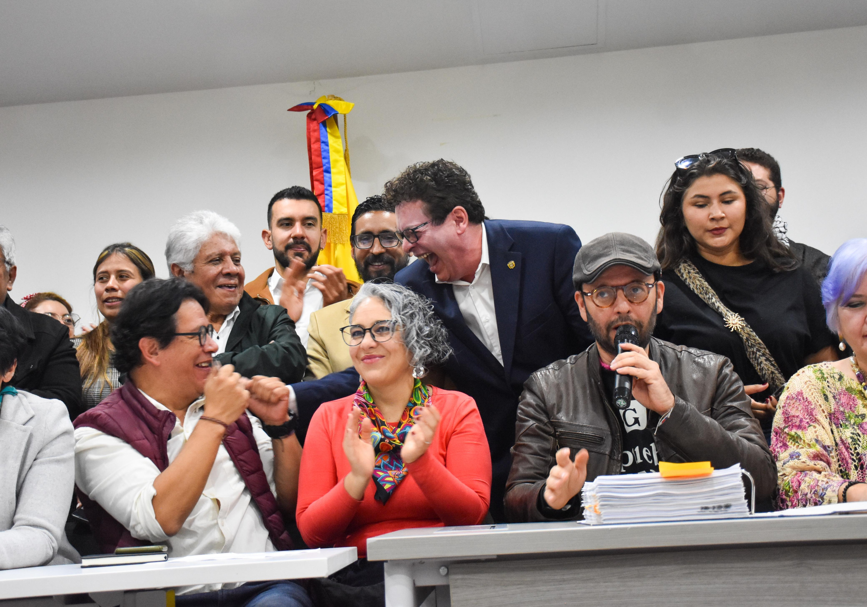 Miembros del Pacto Histórico durante radicación de la petición de fusión en el CNE.