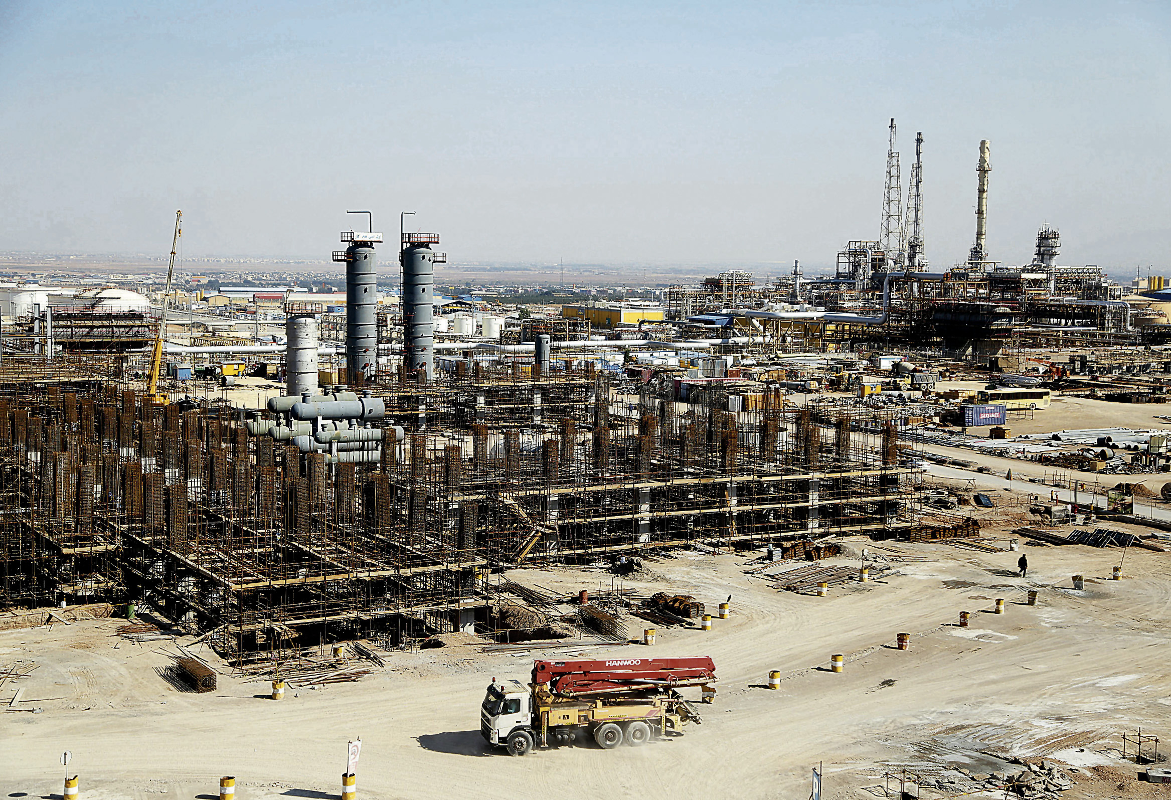 Vista general de la Refinería de Isfahán, una de las más grandes de Irán y considerada la primera del país.