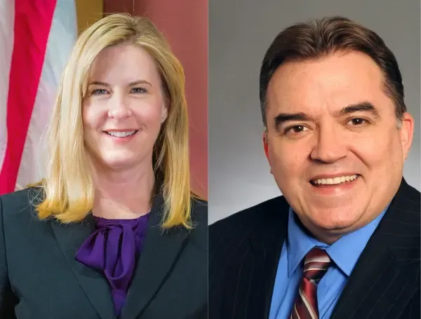 Melissa Hortman (IZQ) y El Senador John Hoffman