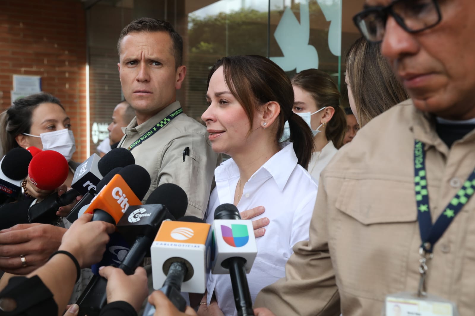 María Claudia Tarazona'nın karısı bize durumunun son derece kritik olduğunu ve hayatı için bir dua istediğini söylüyor.