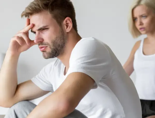 La comunicación abierta con la pareja y la eliminación de la culpa refuerzan el tratamiento.