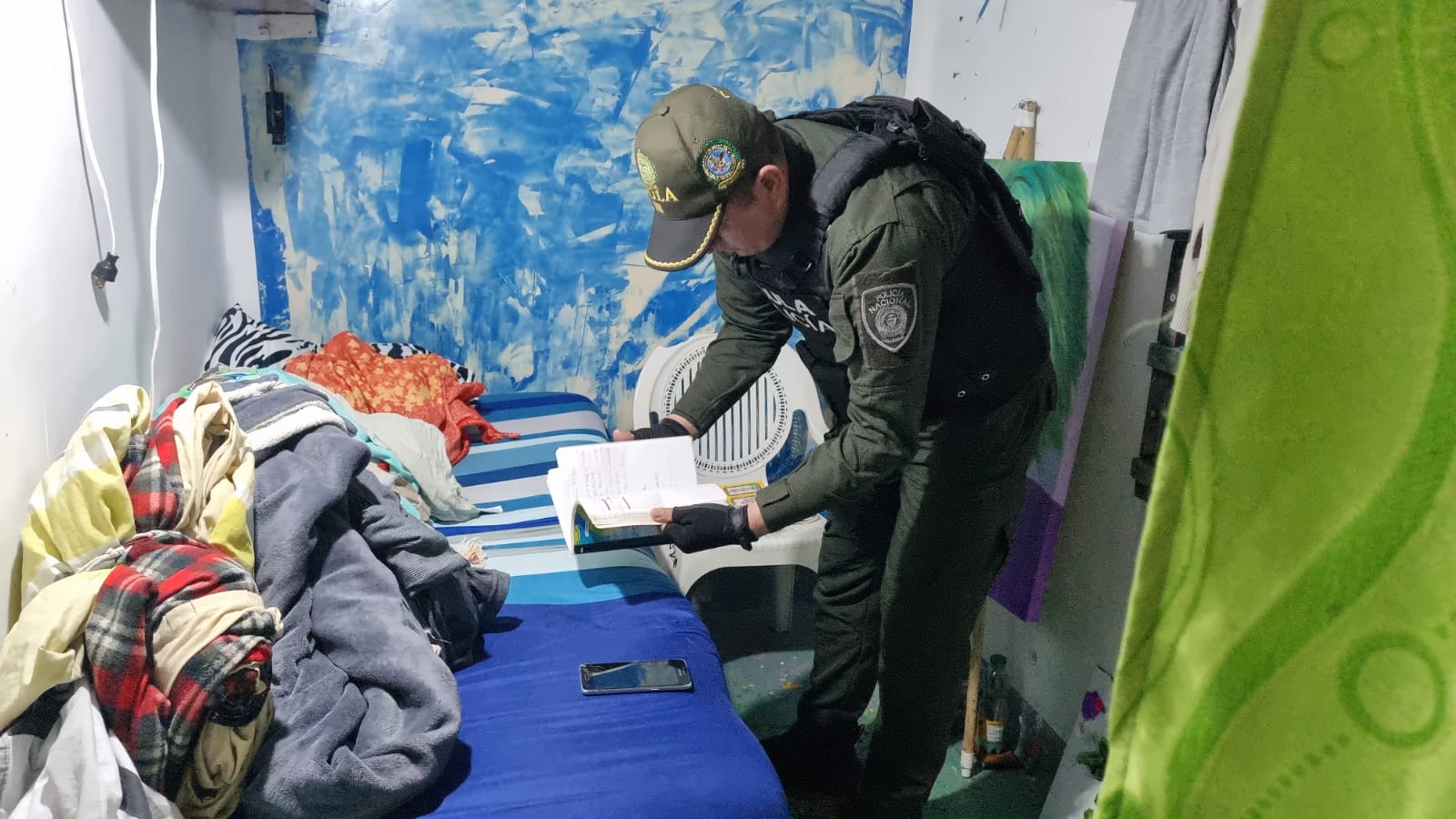 En el operativo Fueron Incautados Celulares, Tarjetas SIM, Cargadores, Armas Cortopunzantes y Libretos Donde los Reclusos DocumentAnt Su ActiviDad Criminal.