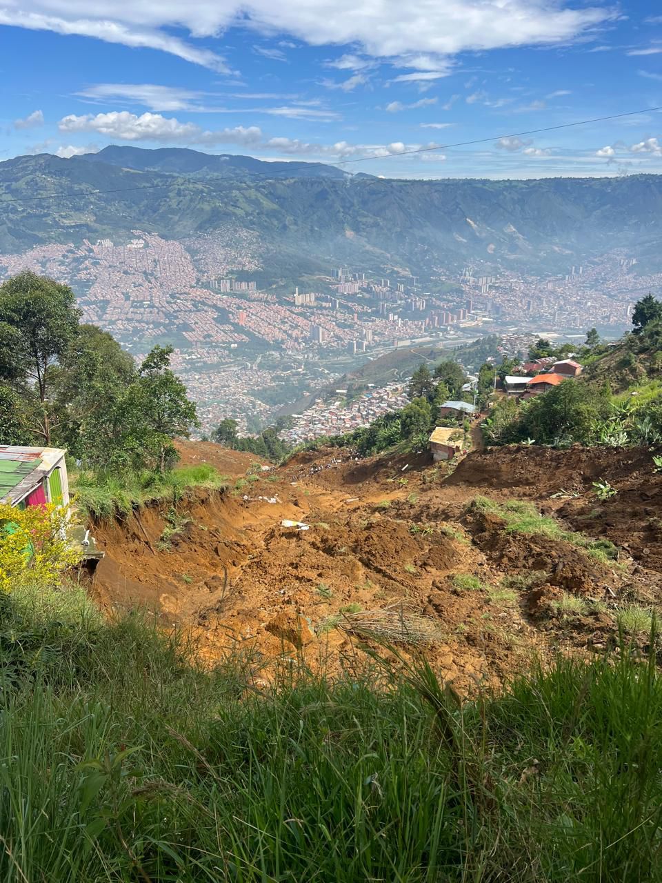 Emergencia en bello, antioquia, deja un salgo preliminar de 11 muertos y 15 desaparecidos.