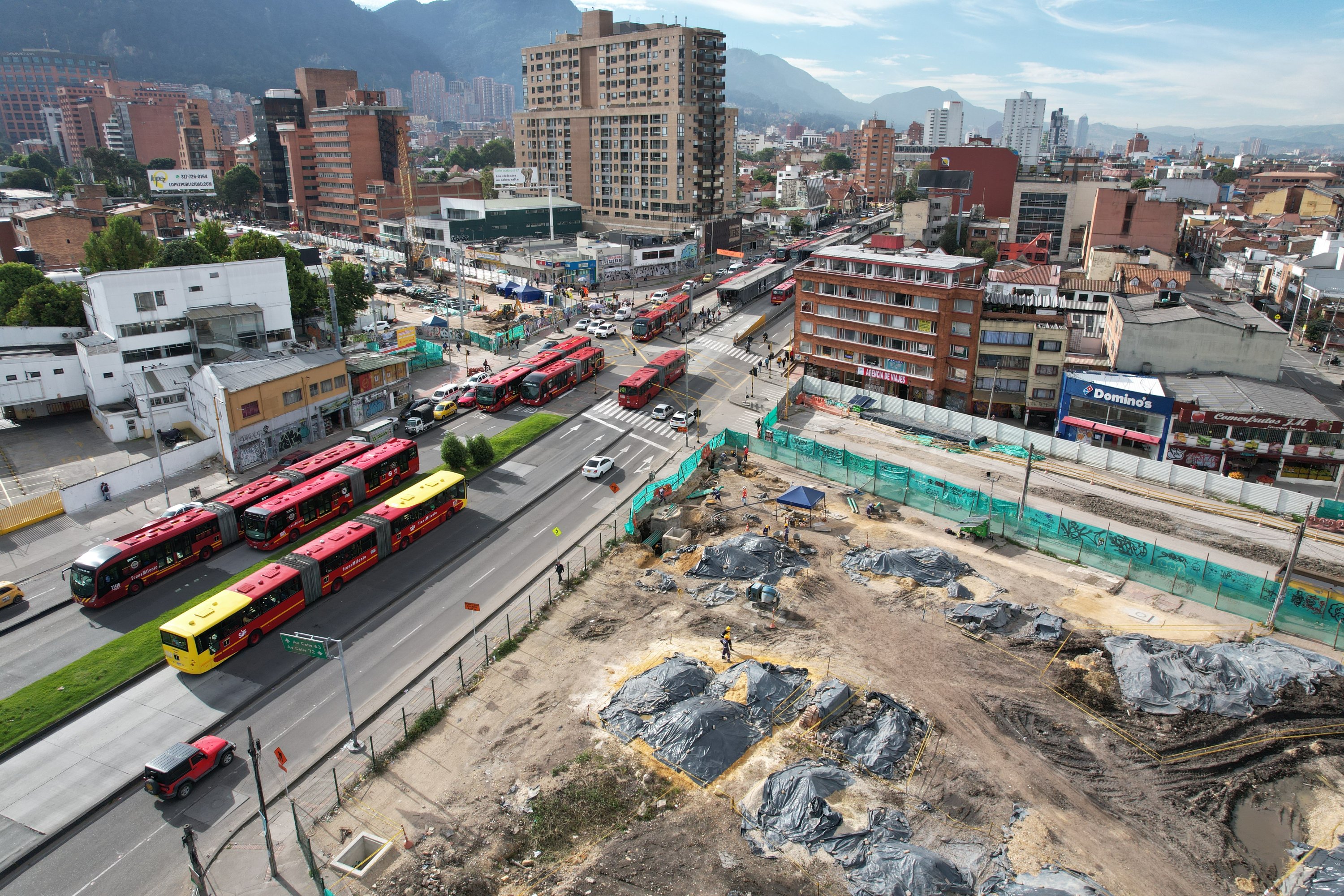 Continúan Las Obras de Ampliación de Las Estatos de Transmilenio en El Norte de la Ciudad.