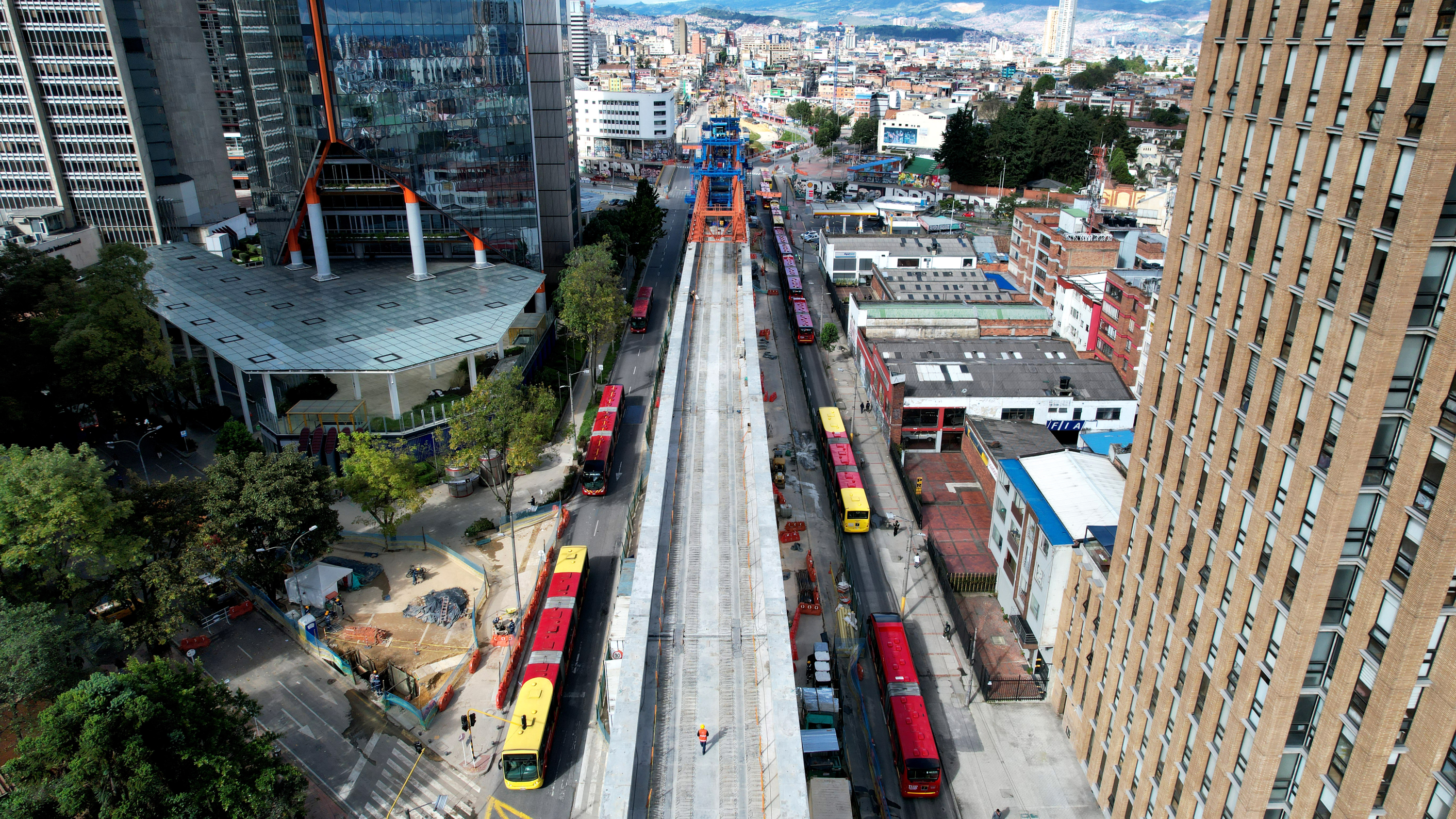 IMAGENES DEL AVANCE DEL VISEDUCTO DEL METRO EN LA CALLE 28 CON AVENIDA CARACAS