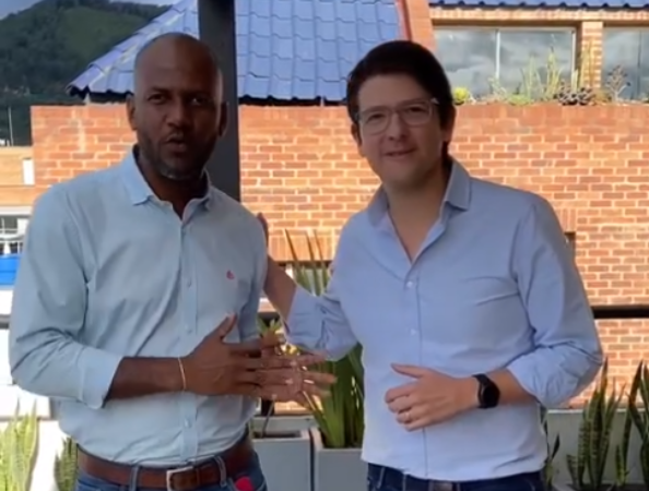 Edil Víctor Mosquera Junto A Miguel Uribe Turbay.