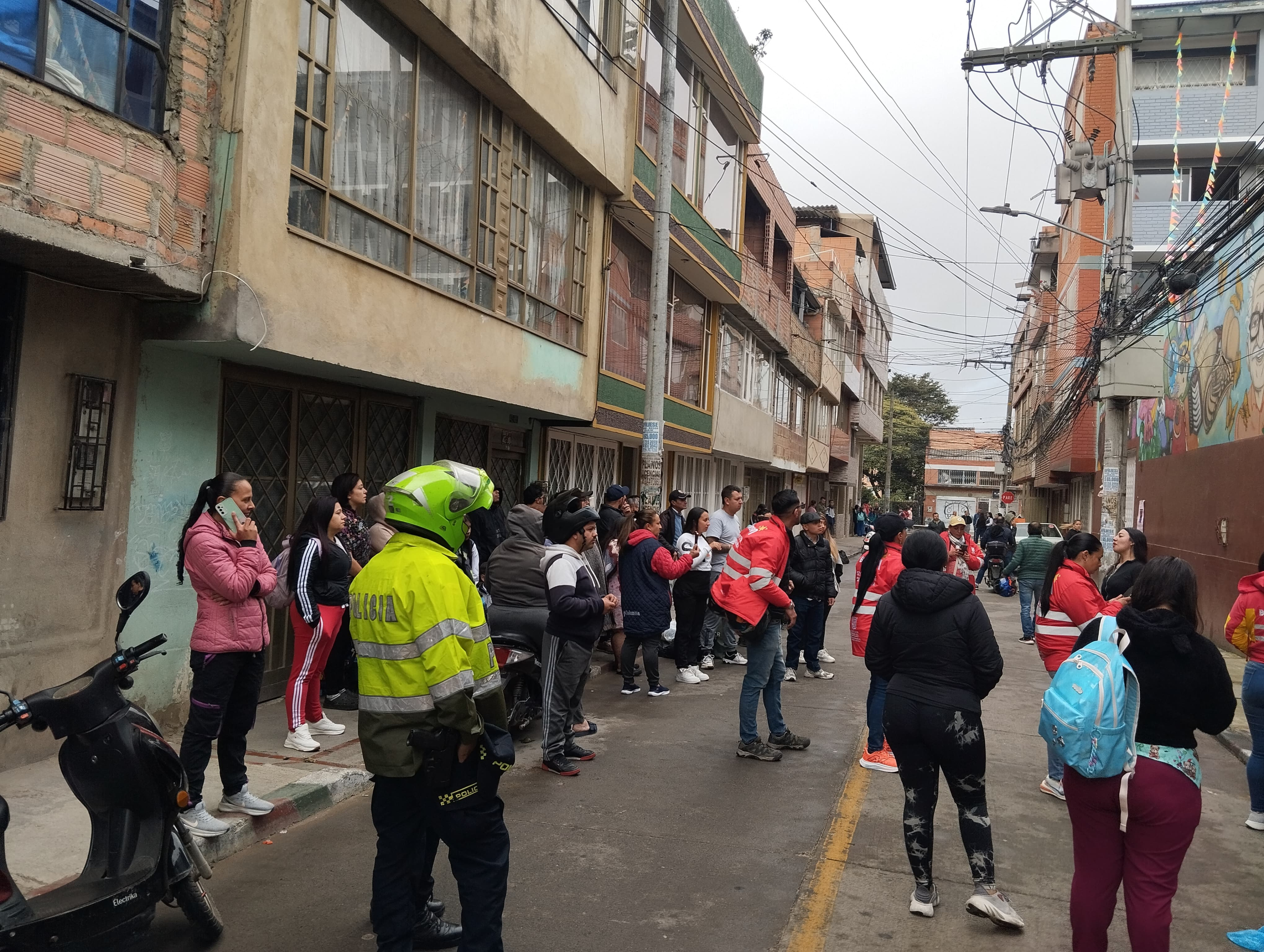 Plantón de Padres Frente una tumba Denuncia por abuso sexual.