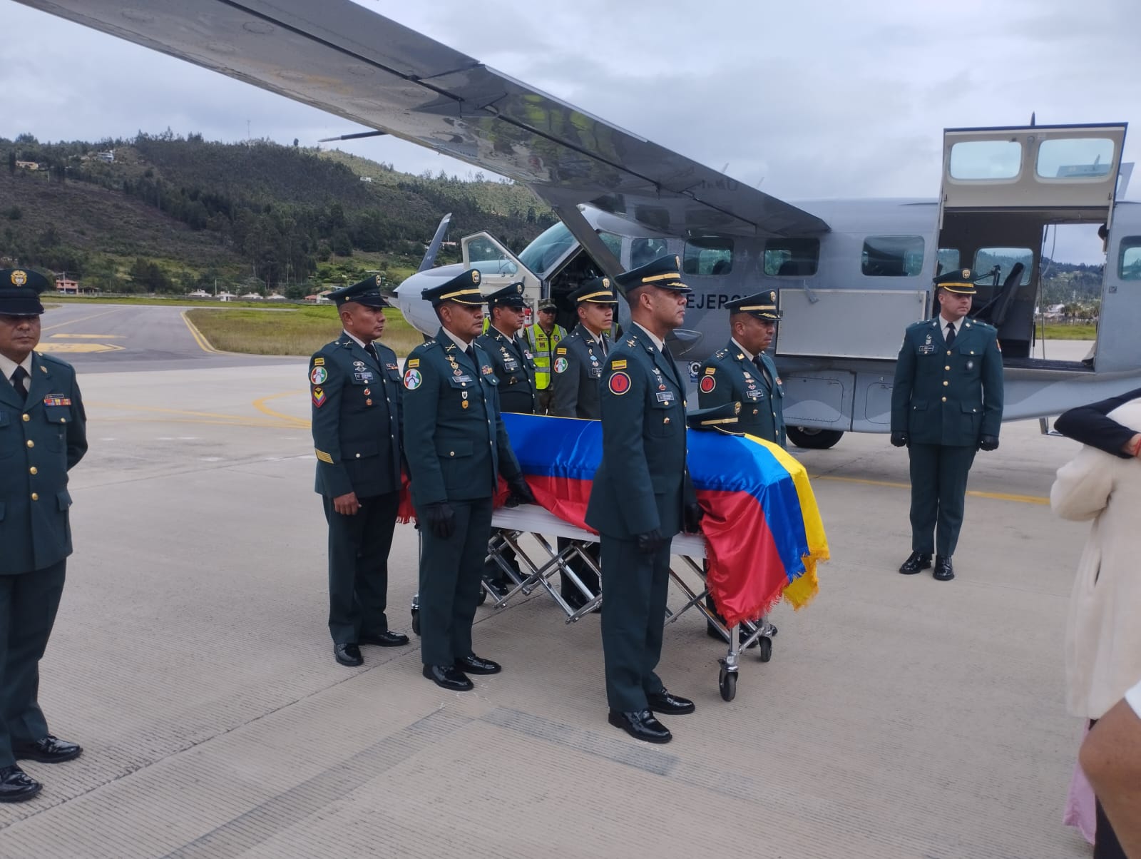 El subteniente, era uno de los cuatro hijos del sargento Monsalve, un líder cívico del municipio de Gachantivá, quien vistió el camuflado por cerca de 25 años.