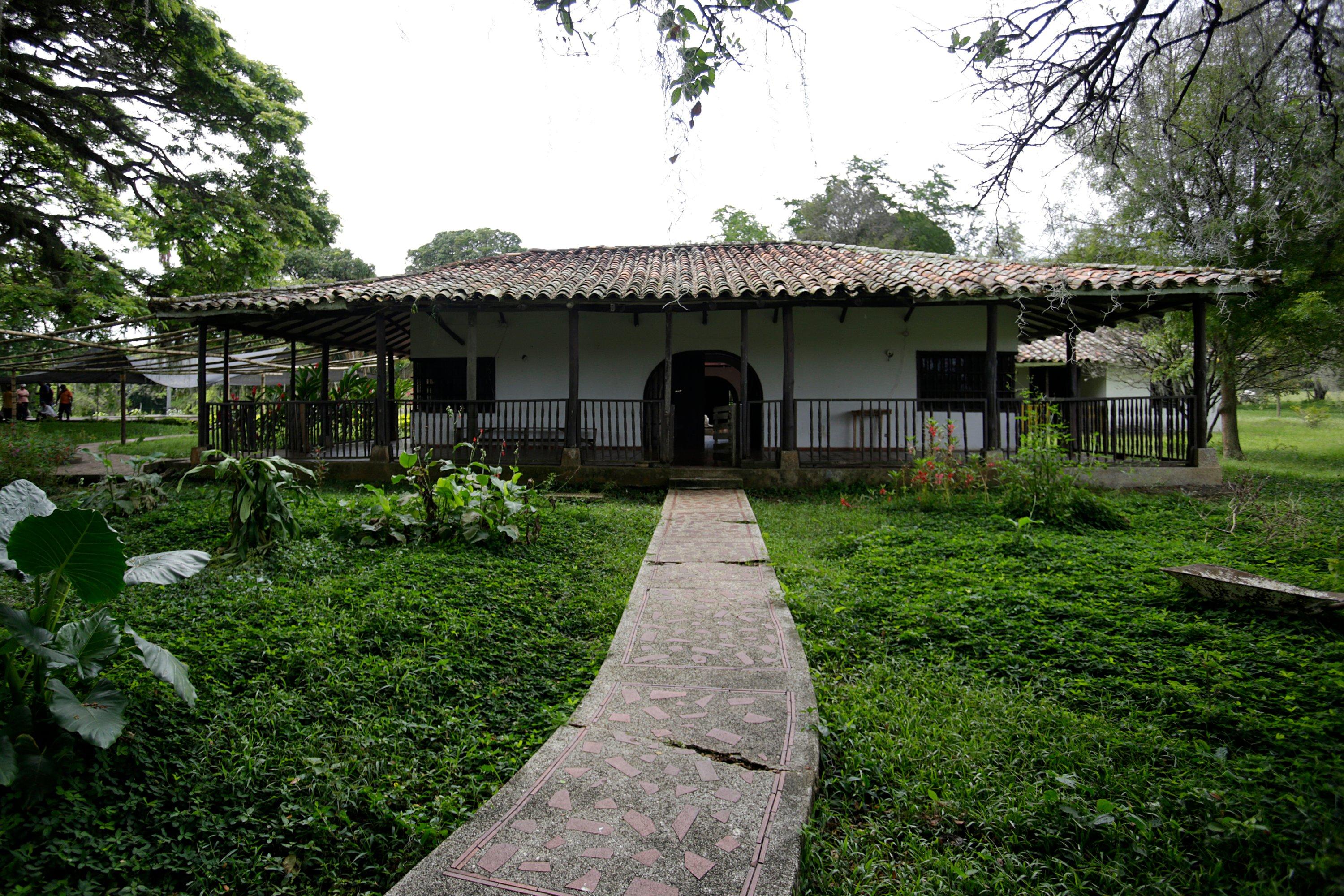 Esta es parte de la hacienda La Emperatriz. Hace 20 años fue tomada por indígena. Hoy el Gobierno se las entregó.