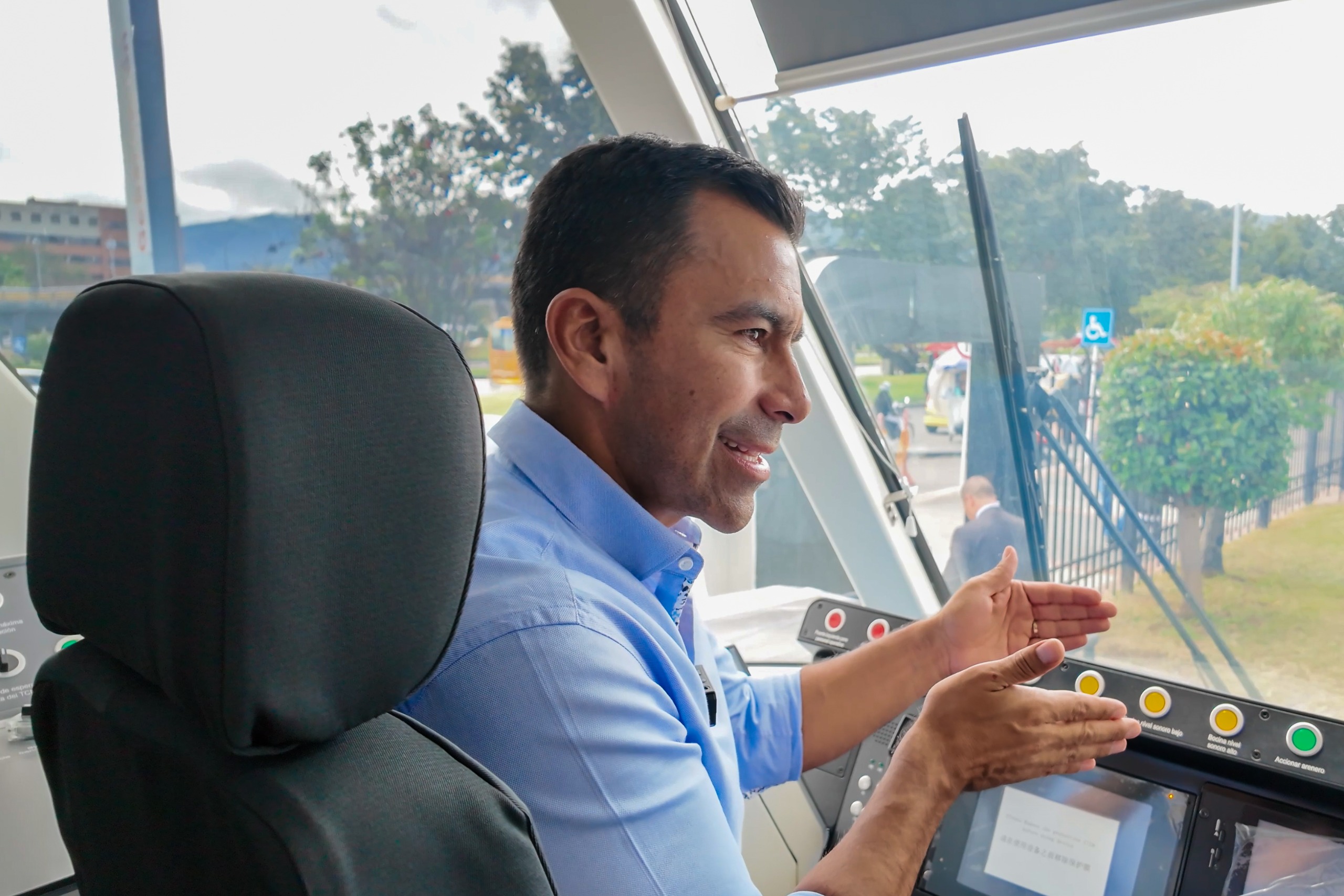 El Gobernador Jorge Rey en El Tren del Regiotram de Occidenté