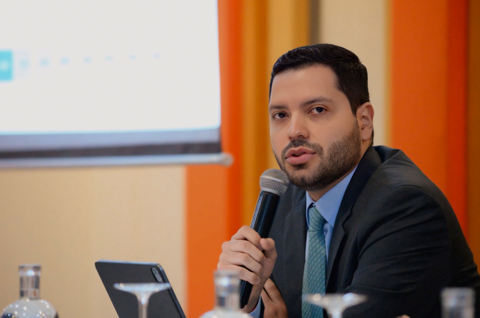 Contraloría lanza el Geoportal, que permite a los ciudadanos monitorear el avance de las obras públicas en Colombia
