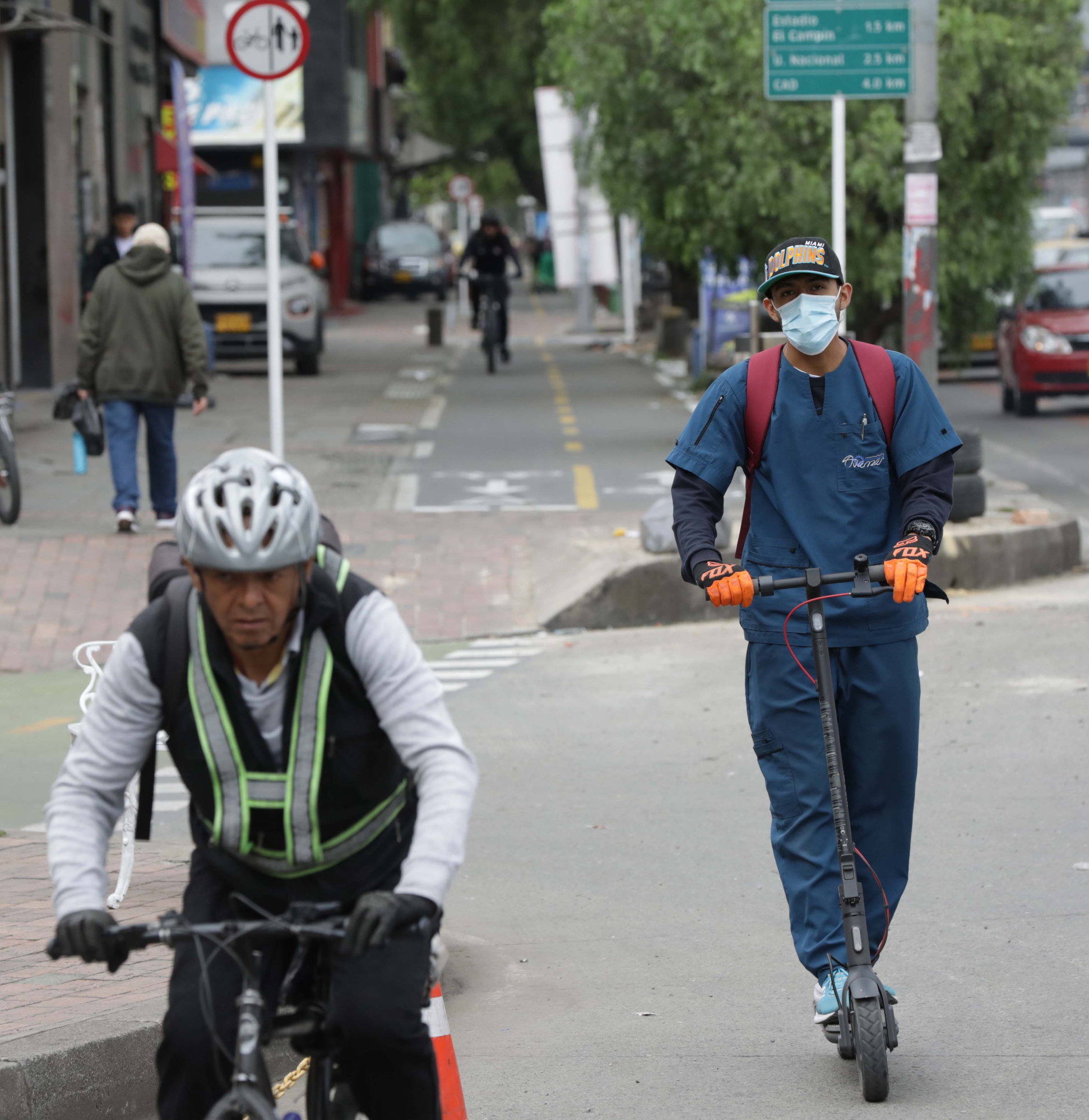 Imágenes ilustratuas de scooters o Patinetas Eléctricas que Circulan por bogotá.
