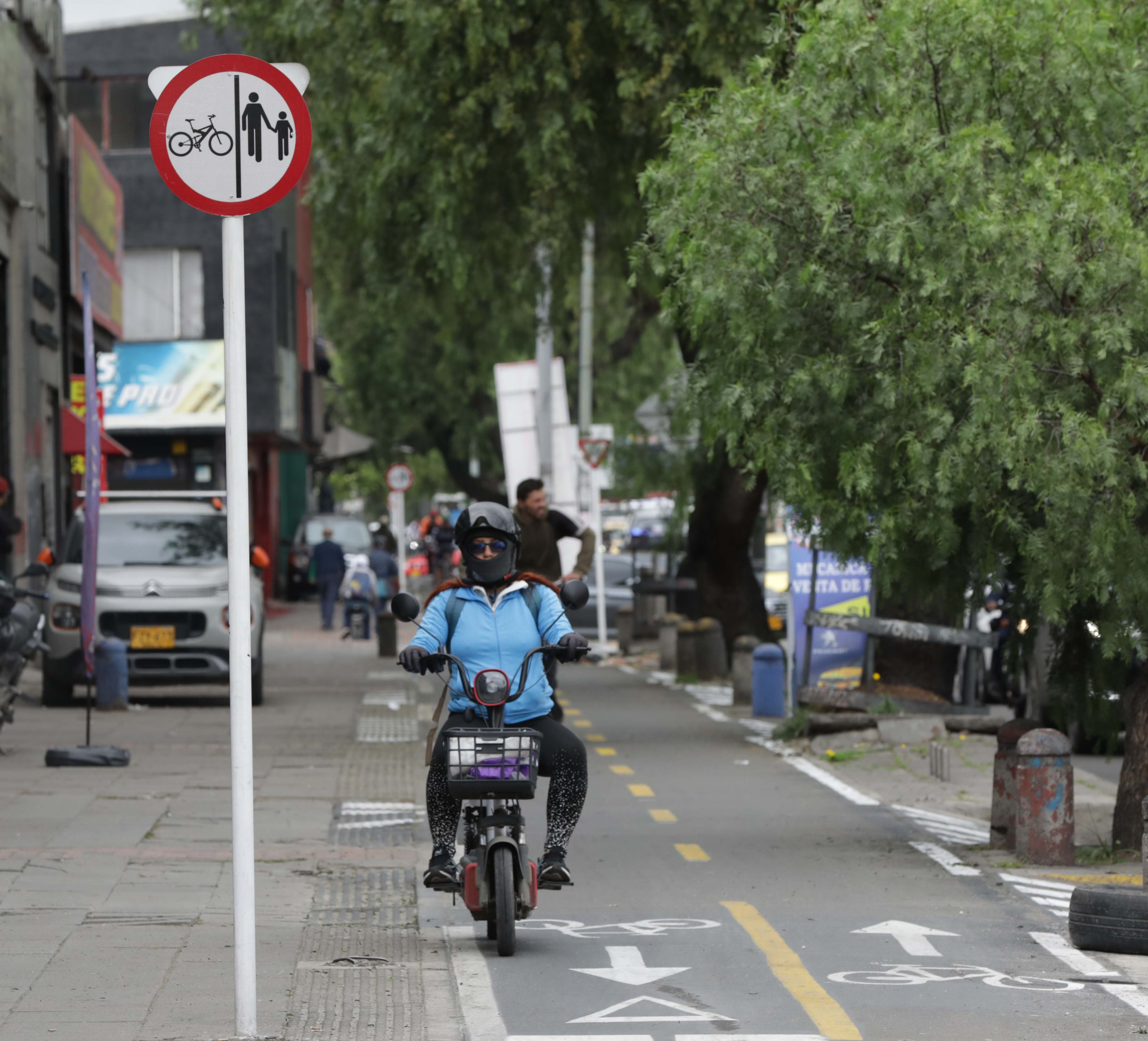Imágenes ilustratuas de scooters o Patinetas Eléctricas que Circulan por bogotá.