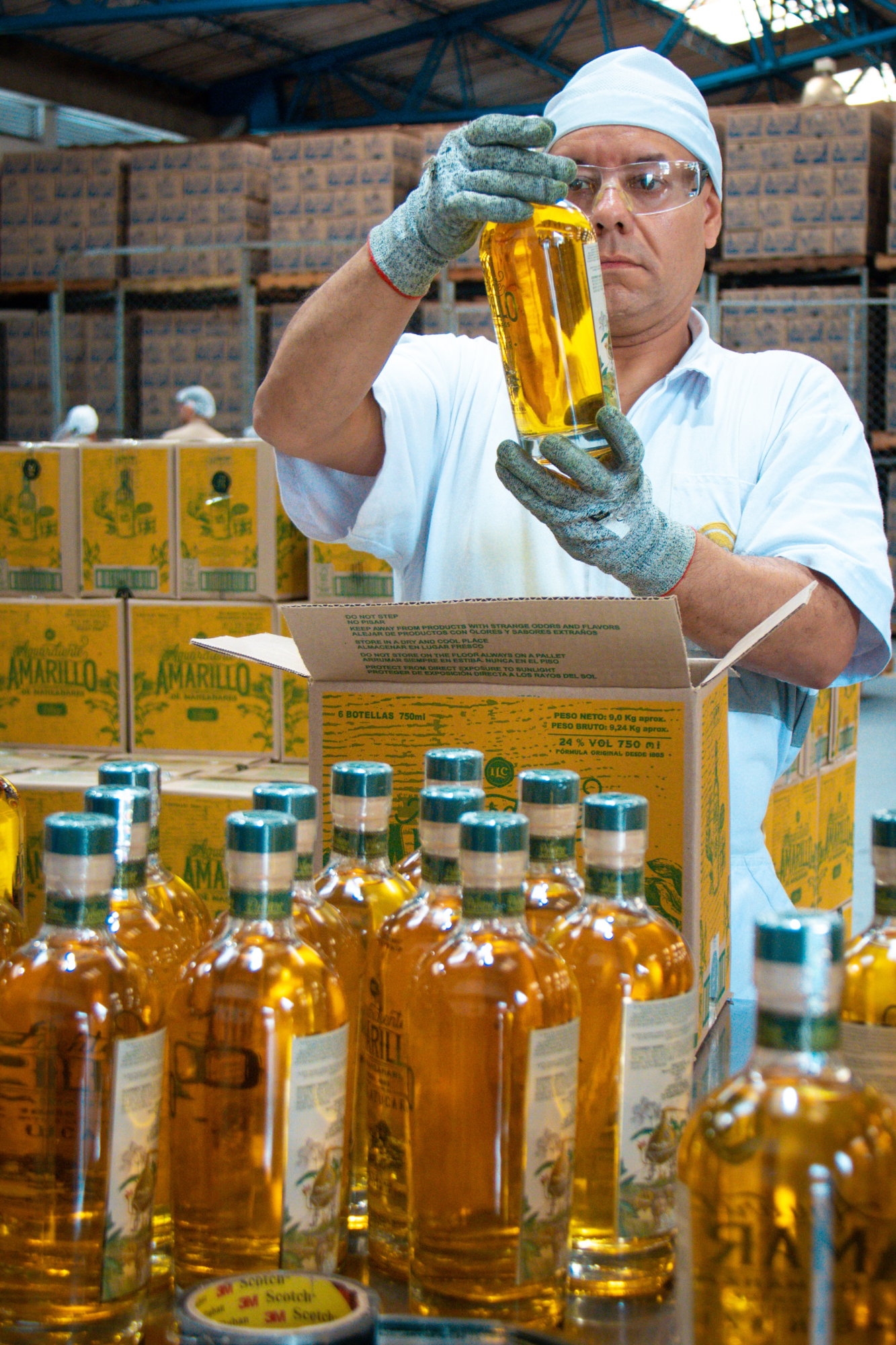 Aguardiente Amarillo de la Industria Licorera de Caldas.