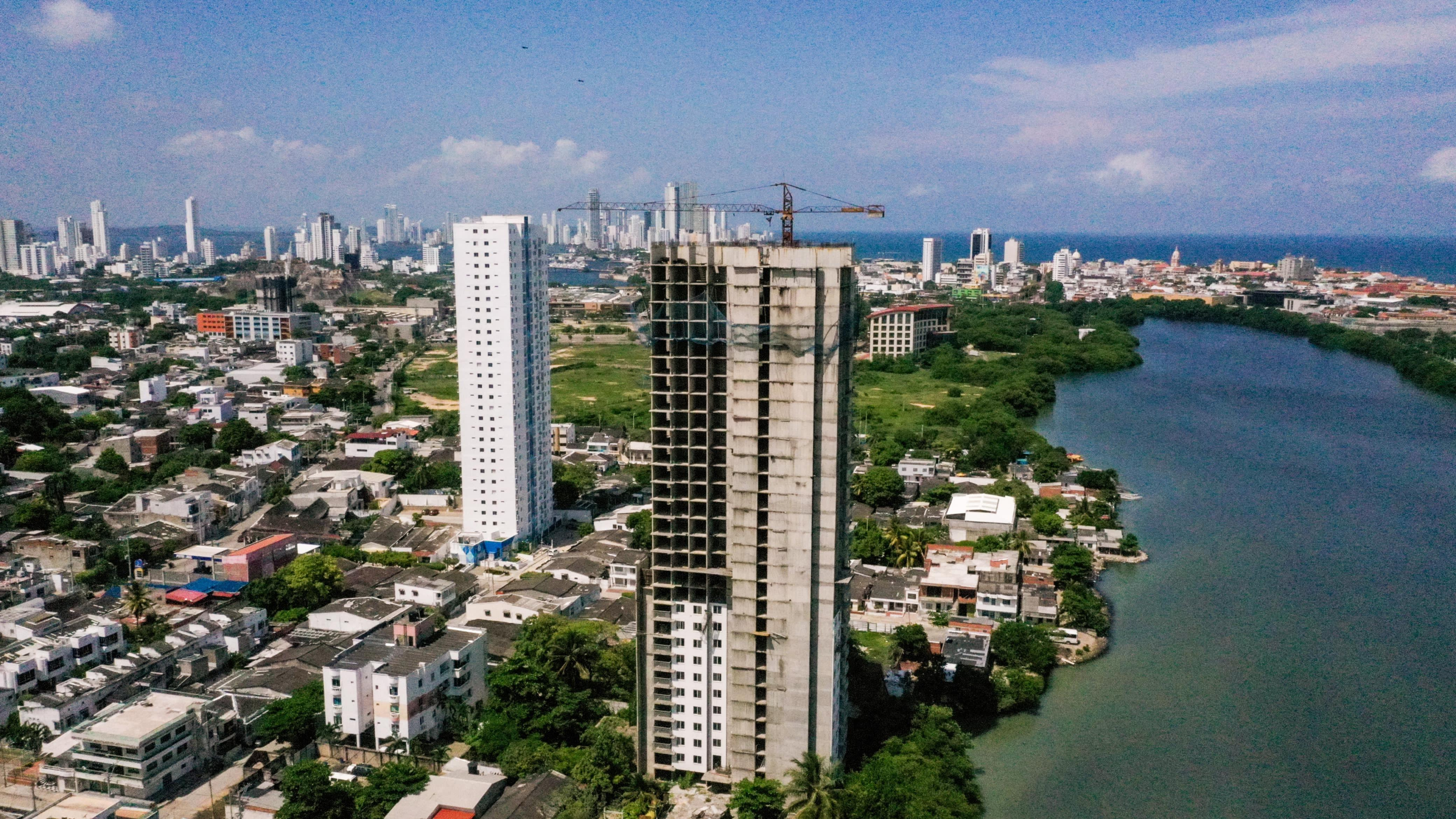 Edificio Lagos del Cabroero En Torices