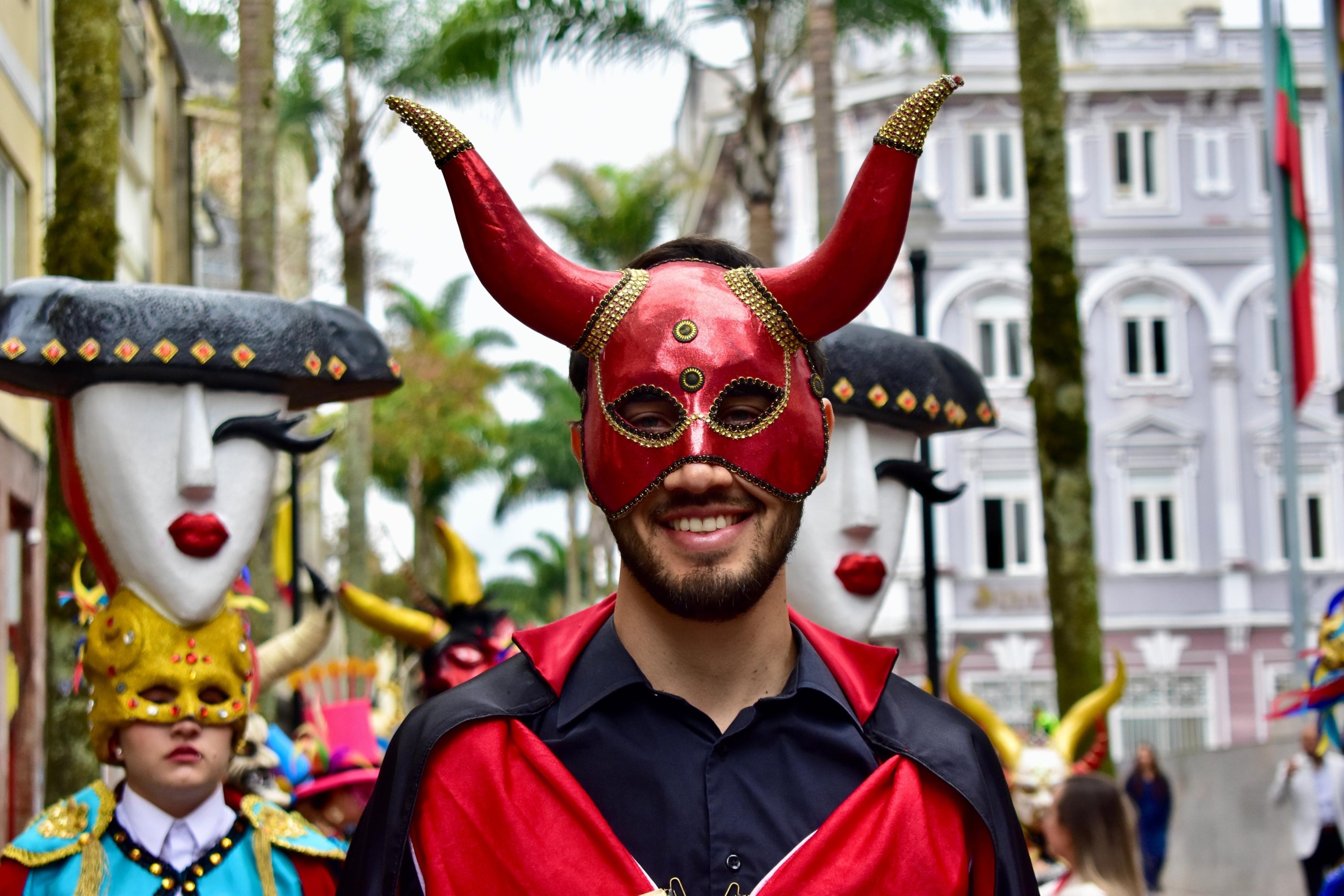 Con la representante de Algunas Cuadrillas y UNA MUESTRA DE SU ORALIDAD, Representantes del Carnaval de Riosucio Estuvieron en Manizales.