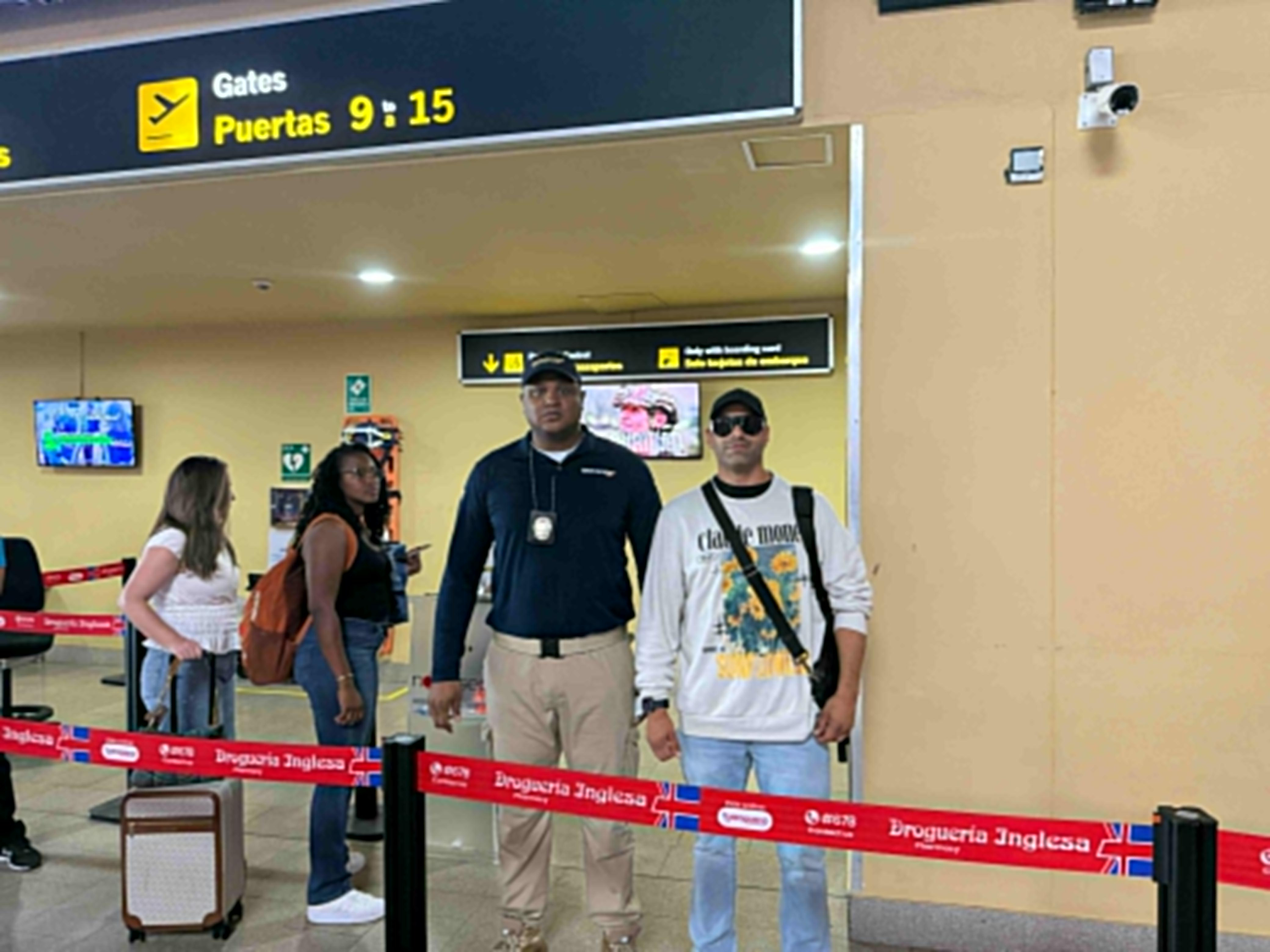Salida del País del Turista Escoltado por Migracia Colombia