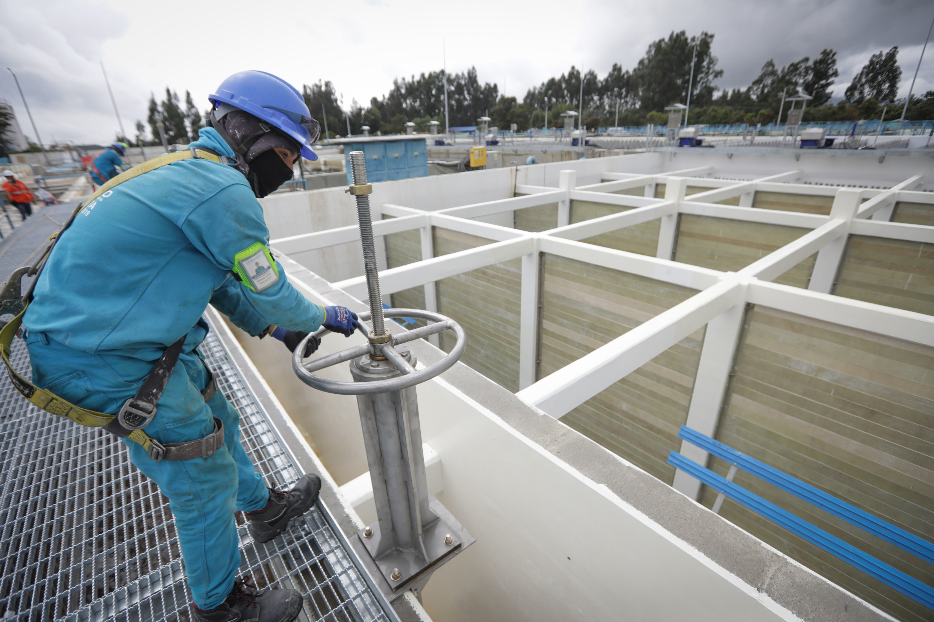 El Alcalde Carlos Fernando Galán en Compañía de la Gerente del Acueducto Natasha Avendoño García