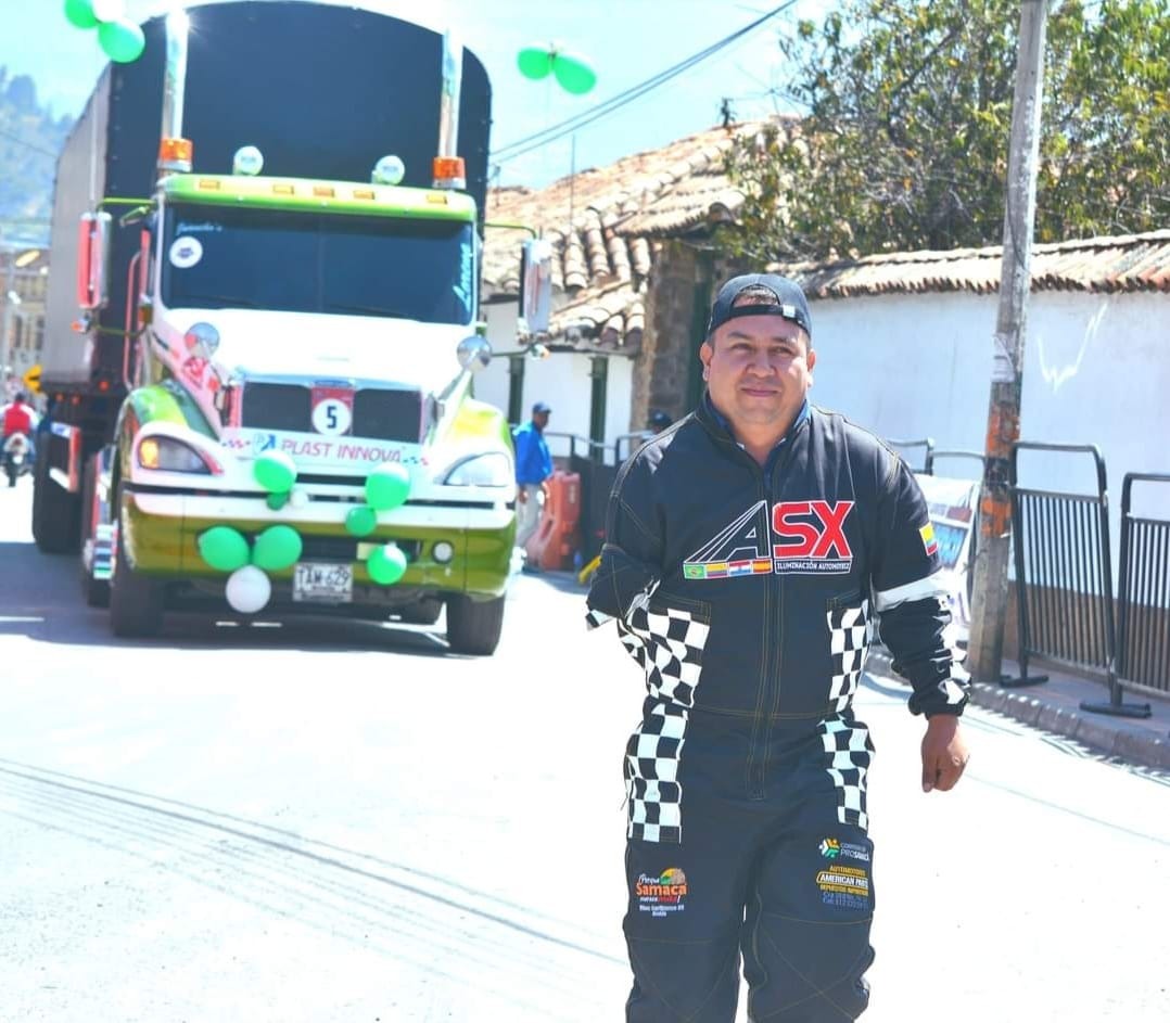 Su Papá Le Enseñó a Conducir en un Willys Desde que Tenía Sieta Años y Tractomula Cuando Tenía 13 Años