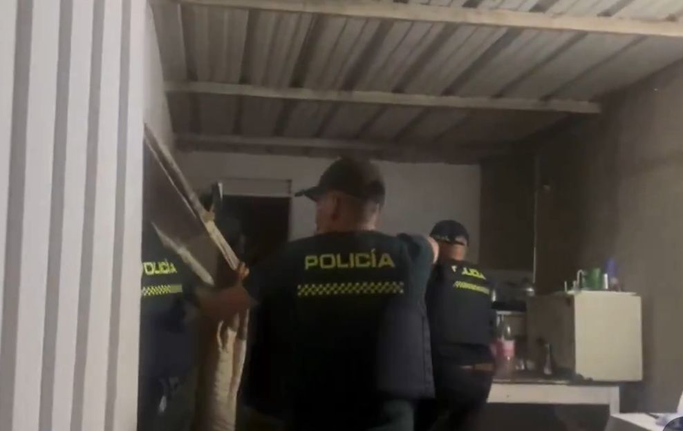 OPERATIVO DE ALLANAMENTO EN TOCAIMA DURANTE LA CAPTURA DE LA BANDA 'LOS COTILINOS'.